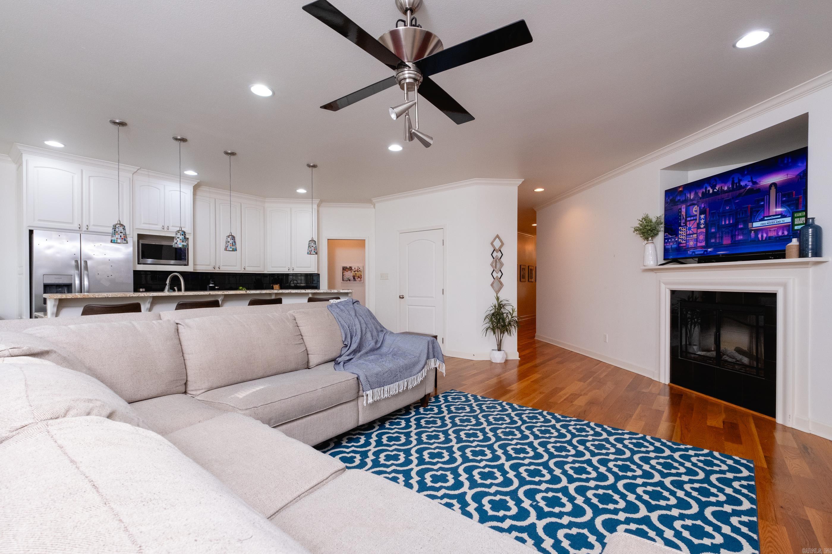 PINNACLE VALLEY COURT - Residential