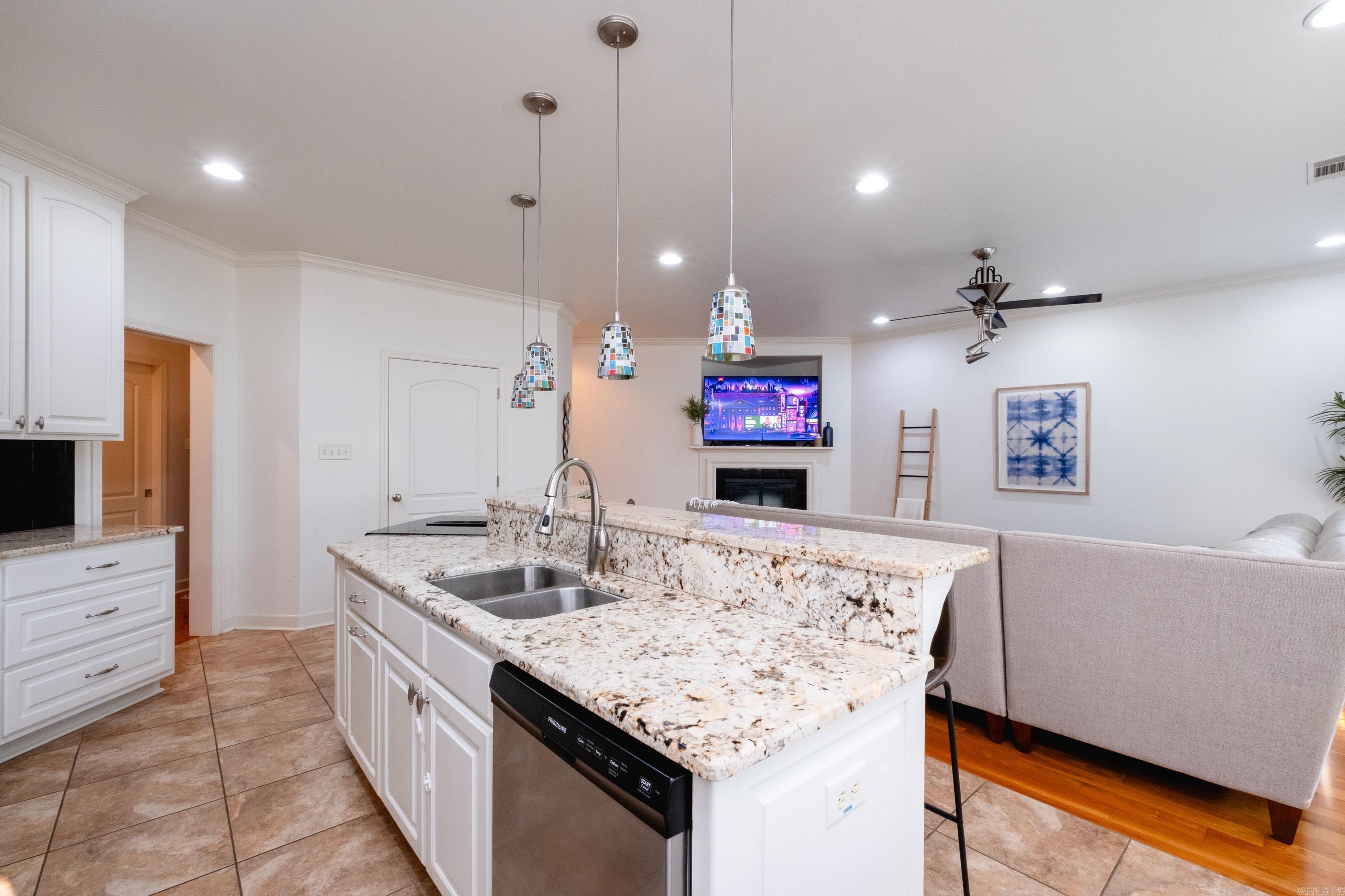 PINNACLE VALLEY COURT - Residential