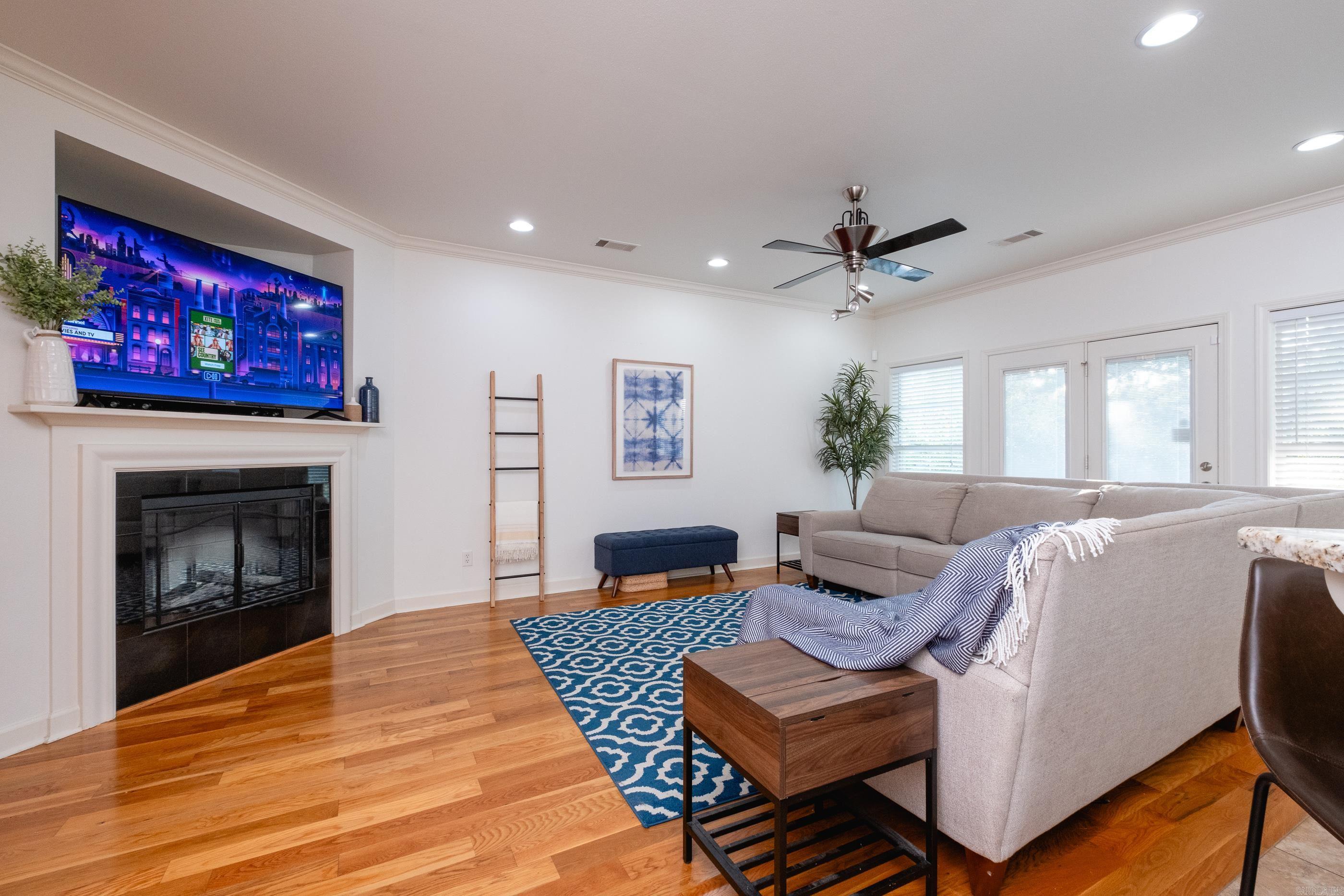 PINNACLE VALLEY COURT - Residential