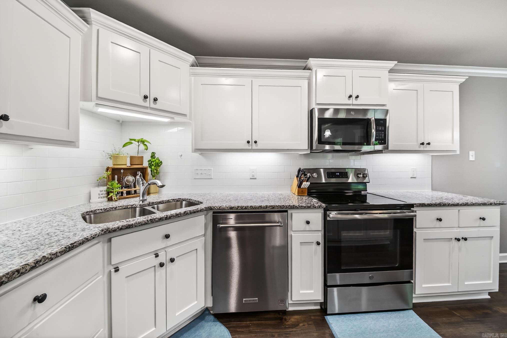 HUNTINGTON PLACE - Residential
