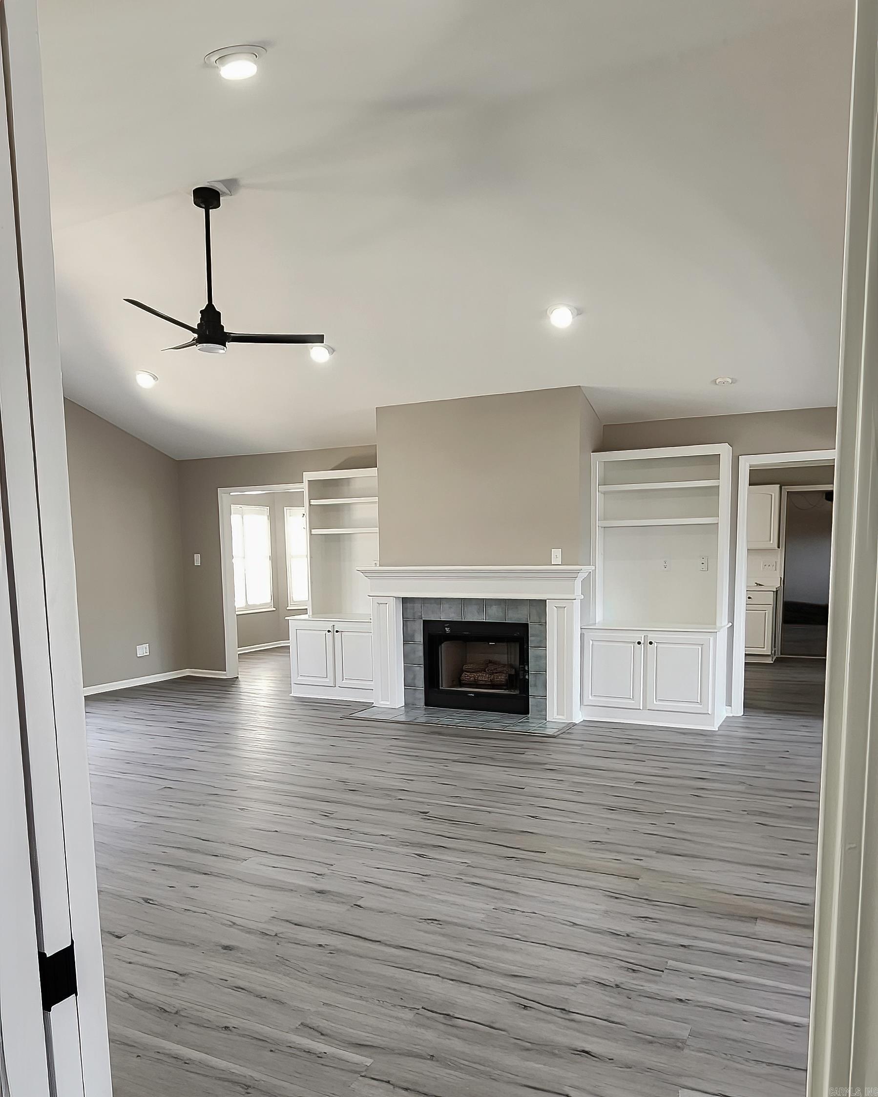 HIDDEN VALLEY - Residential