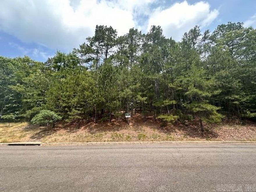 GREAT BUILDING SITE IN THE PREMIER GATED COMMUNITY OF HOT SPRINGS - RED OAK RIDGE .  SITUATED ON 800 ACRES.  ENJOY SERENITY AND PEACEFULNESS WITH LAKE AND MOUNTAIN VIEWS WITH SOME OF THE LOTS.  PAVED WALKING PATHS ALONG THE LAKE FRONTS OF THE TWO PRIVATE RED OAK RIDGE SPRING FED LAKES - STOCKED WITH BASS FOR FISHING - ALONG WITH SMALL BOATING ACTIVITIES. ENJOY MOTHER NATURE AT ITS BEST!  GREAT LOCATION  CLOSE TO ACTIVITIES!!