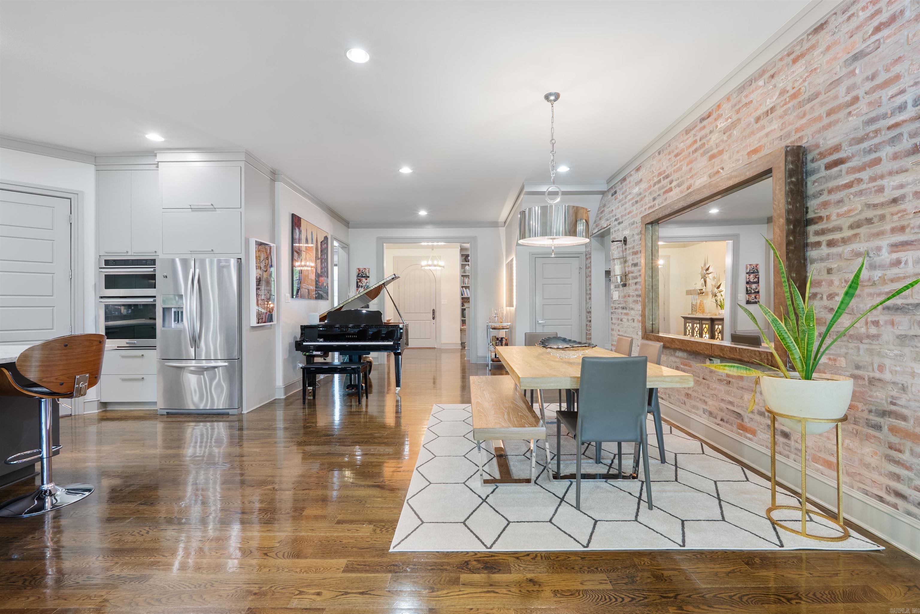 WOODLANDS EDGE - Residential
