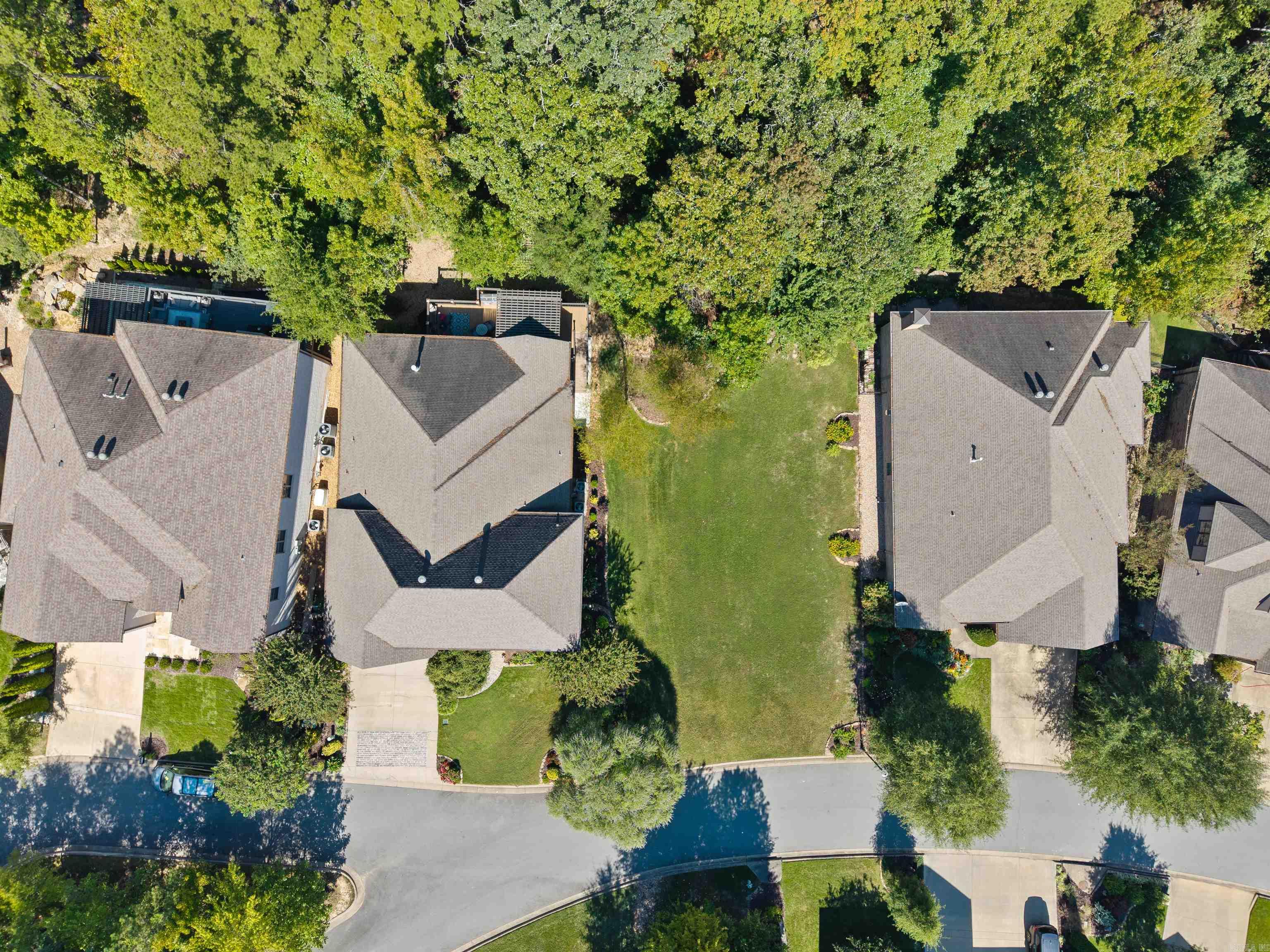 WOODLANDS EDGE - Residential