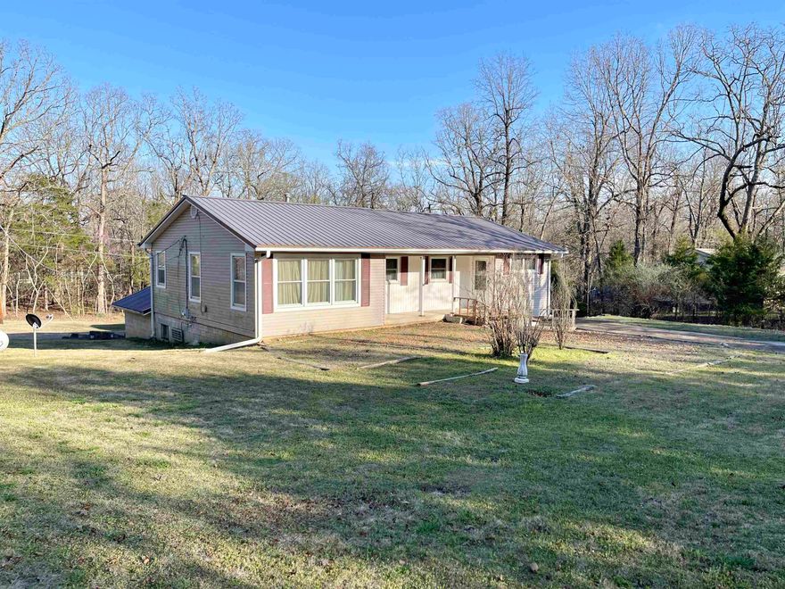 Great opportunity for YOUR NEW HOME,AIR B&B, VRBO OR WEEKLY RENTAL. CHARMING home with 2 beds, 2 baths, 1360 sq ft on the top floor and 900 sq ft +/- in the basement, on a large corner lot in Horseshoe Bend AR! Metal roof, vinyl windows and siding, 2 car carport and 1 car garage, city water, private septic, maintenance free outside. Inside you will see the beautiful hardwood flooring in kitchen, dining and bedrooms. Kitchen has lots of cabinets/storage with the refrigerator and cookstove included. HUGE laundry room/bonus/family room which has a propane backup wall heater and window unit. Downstairs is a 900 sq ft +/- heated/cooled unfinished basement, 3/4 bath with a walk out entrance to the level yard. Raised garden area in the back yard. Several restaurants nearby including Papa Dicks Pizza in the Crown Point Resort, Double D's , Taco Tribe and Calabama Restaurant for your dining enjoyment. Conveniently located near Horseshoe Bend Municipal Airport (for small aircraft), Box Hound Marina, Crown, Diamond and Pioneer Lake, Crown Point Resort which has a brand NEW WATER PARK, NEW RV PARK, 2 golf courses (Turkey Mountain and Cedar Glade par 3) as well as hiking trails around the area.