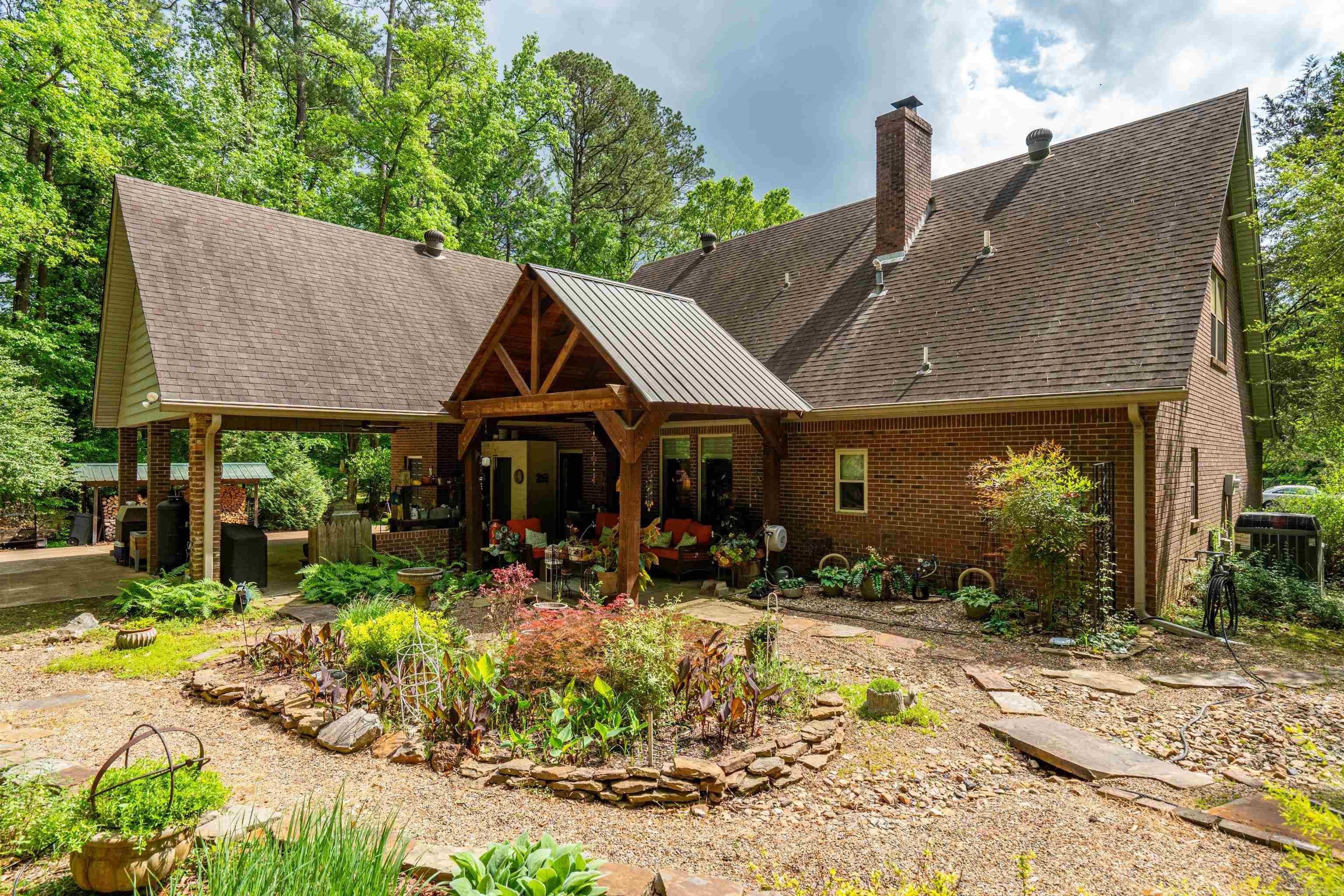 WOODRIDGE ESTATES ADDN - Residential