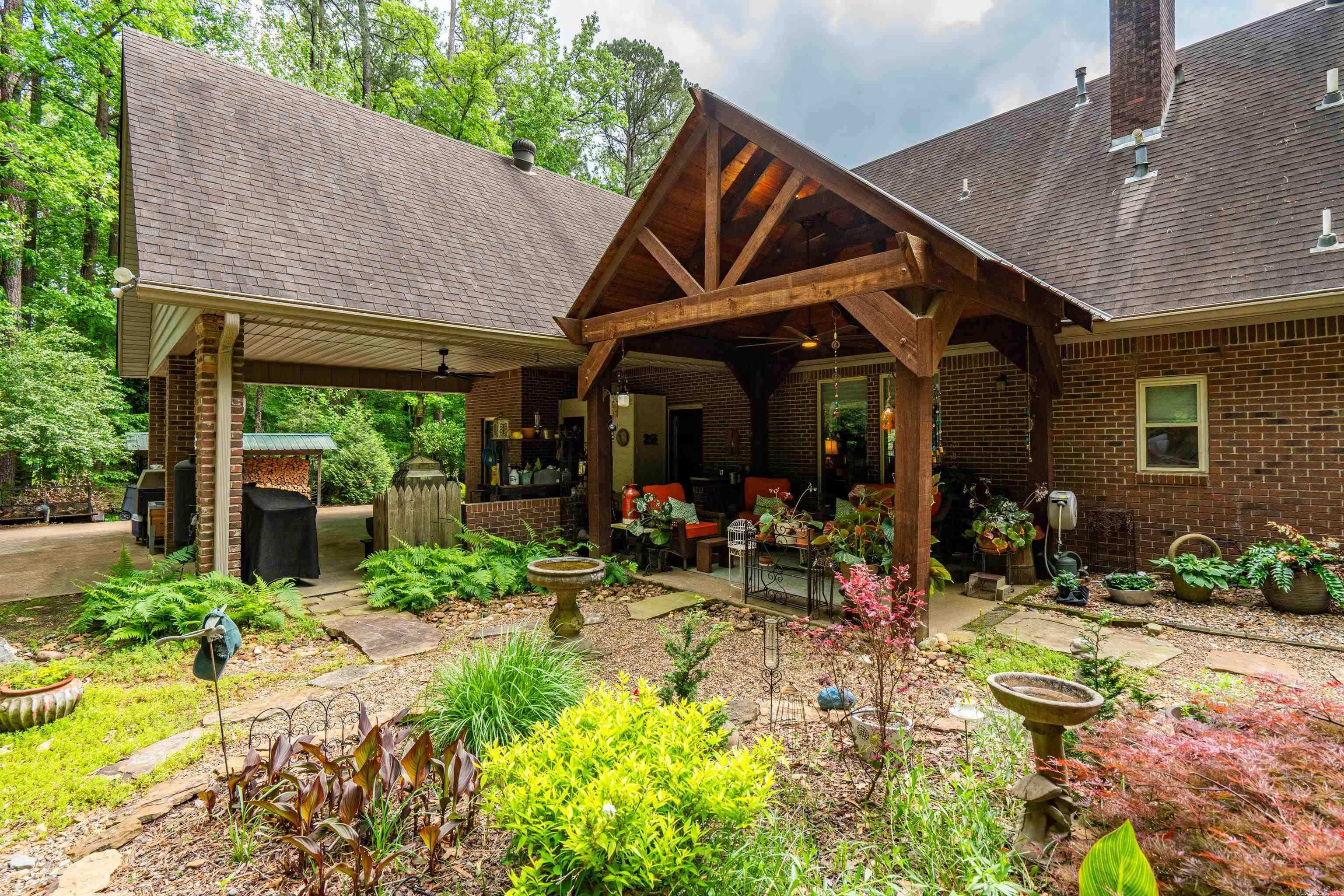 WOODRIDGE ESTATES ADDN - Residential