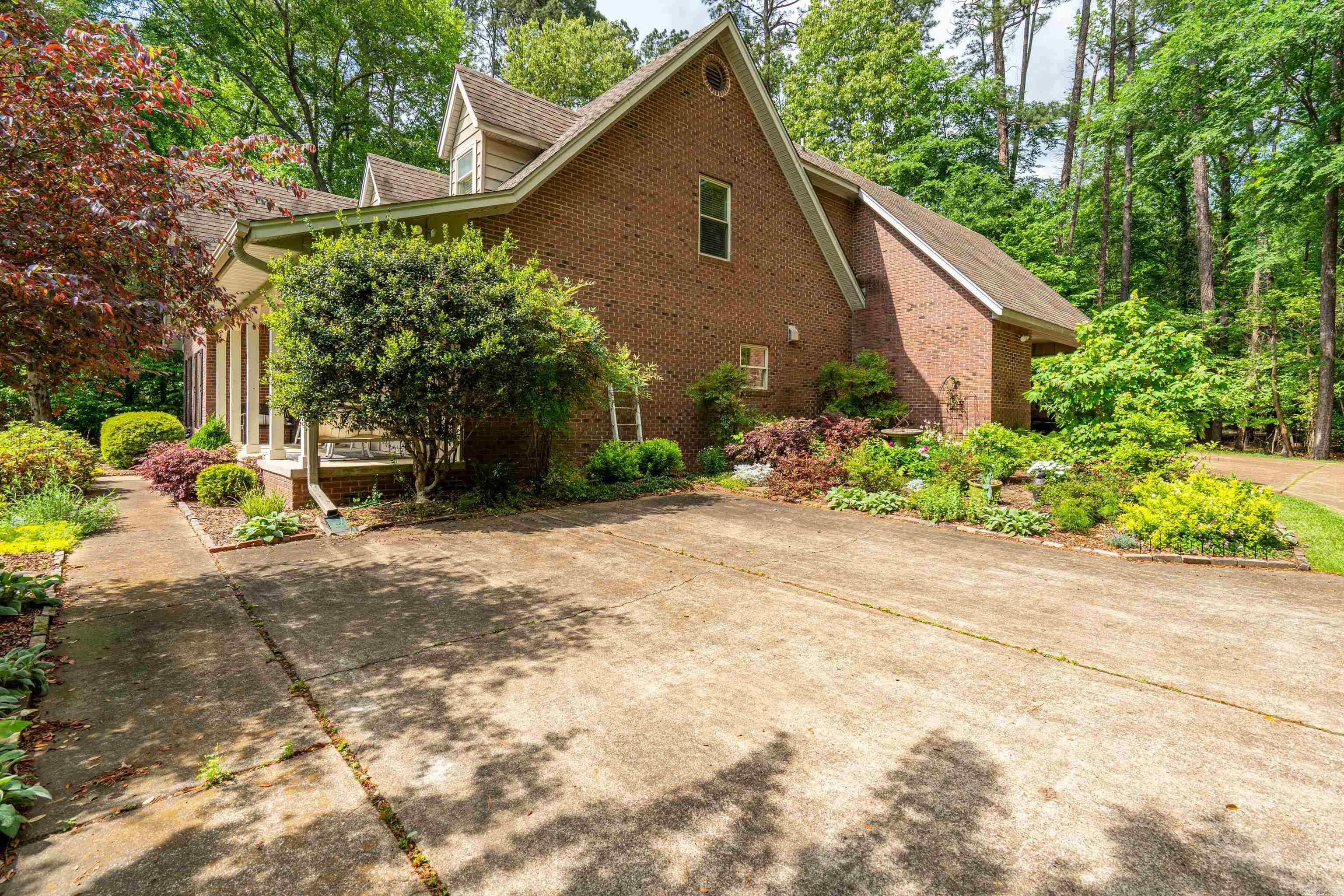 WOODRIDGE ESTATES ADDN - Residential