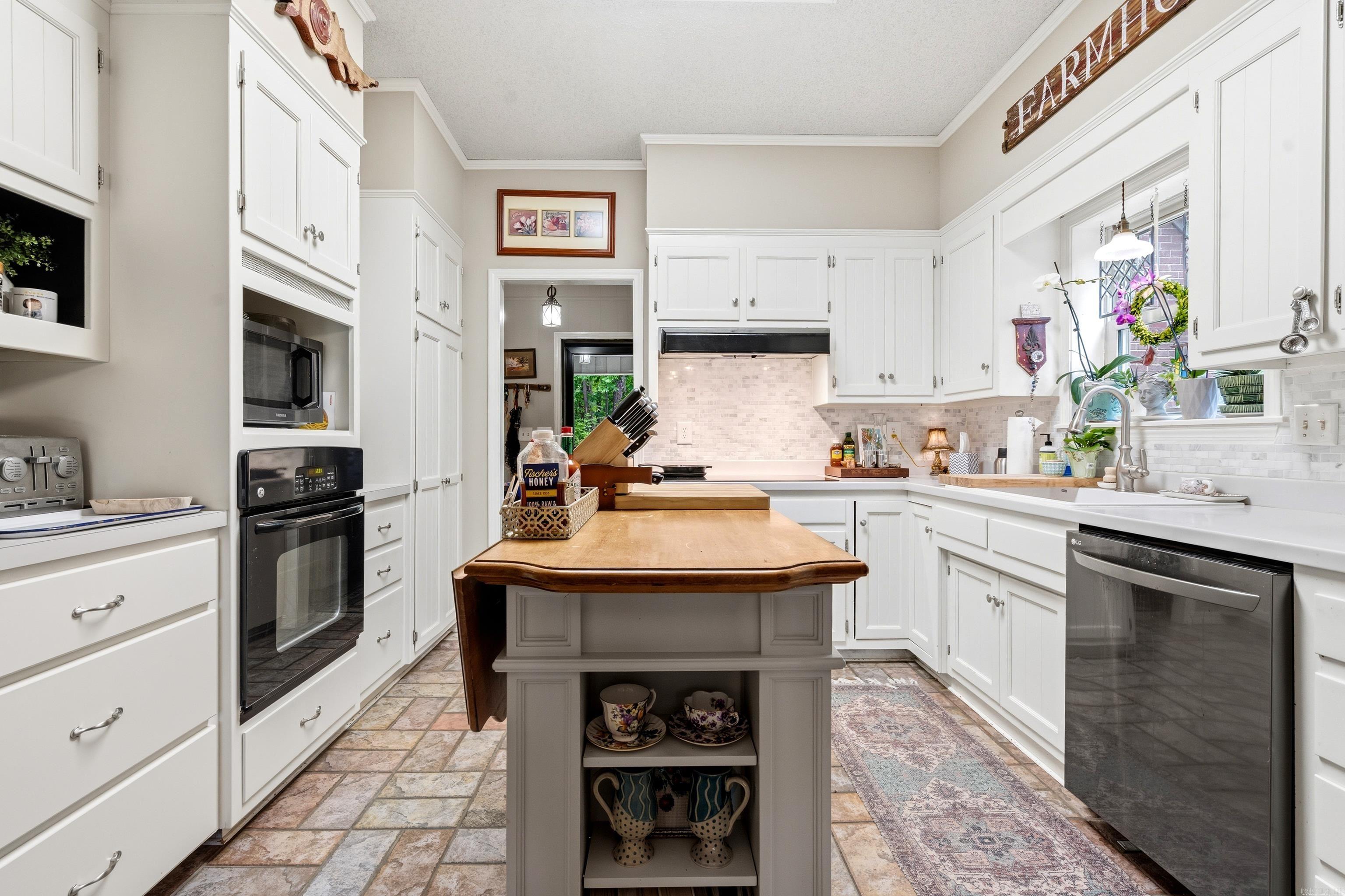 WOODRIDGE ESTATES ADDN - Residential