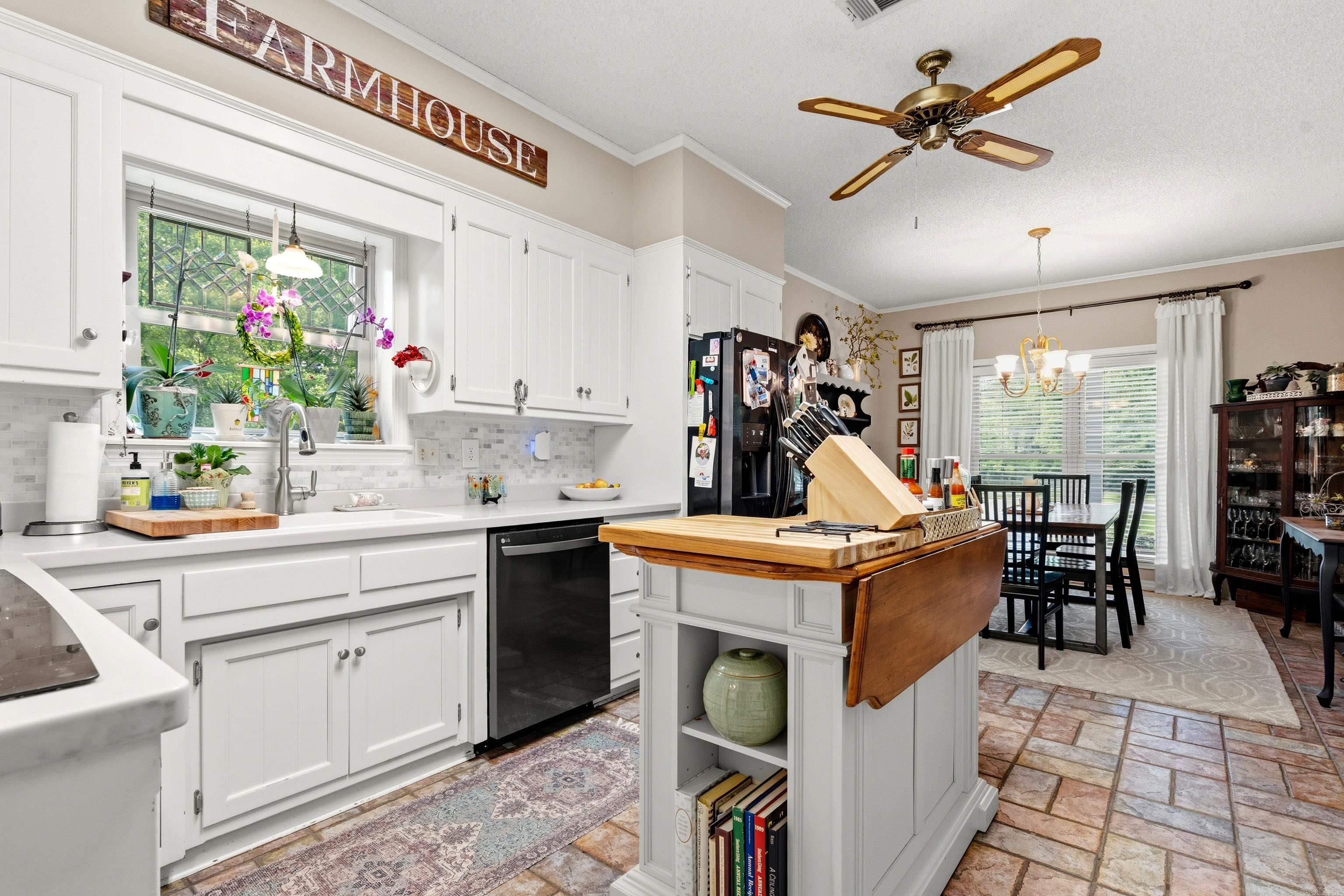 WOODRIDGE ESTATES ADDN - Residential