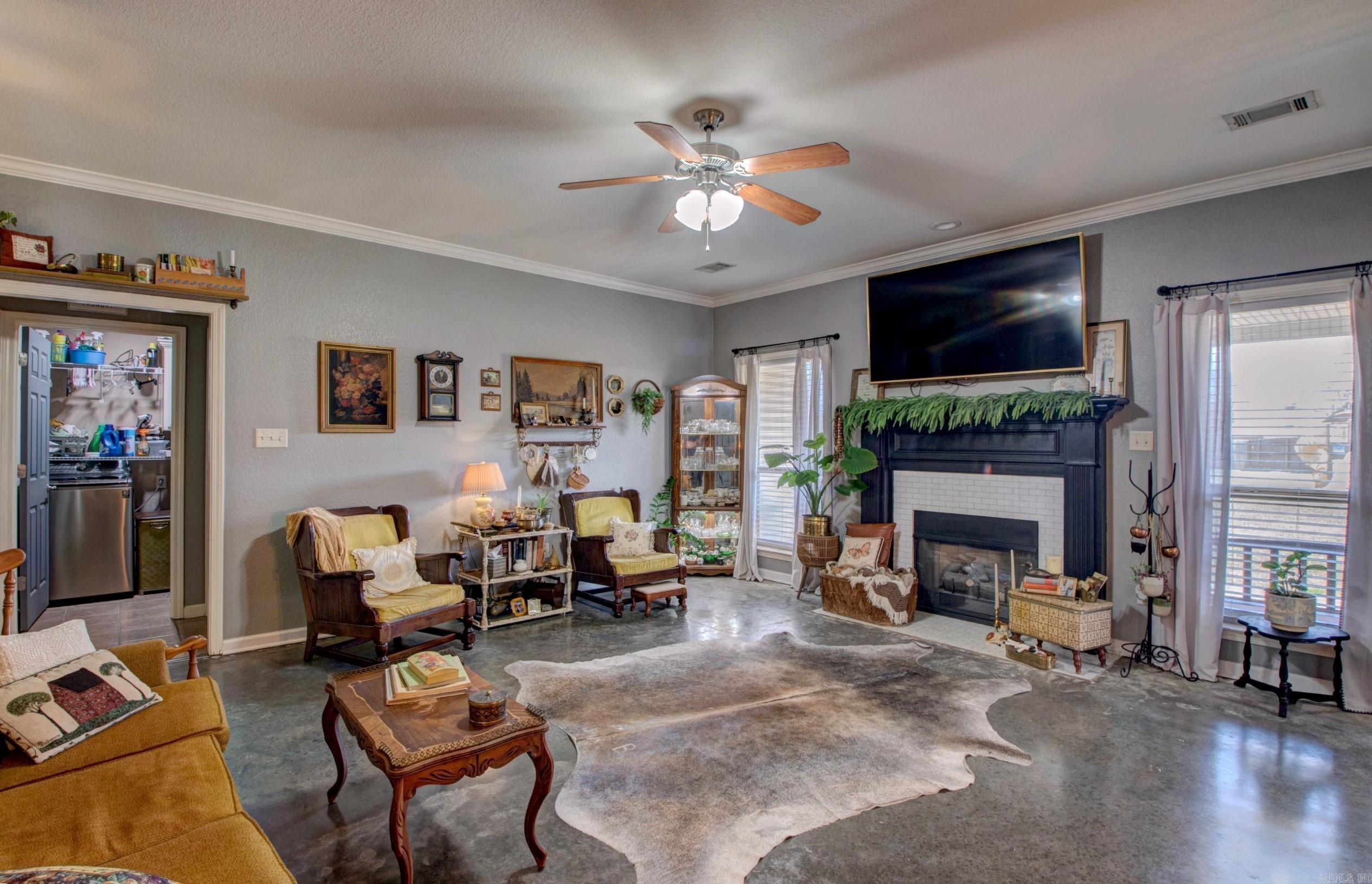 SILVER STREAK - Residential