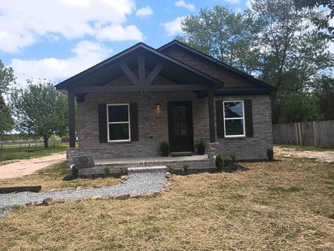 Photo of 402 Long Street, Marmaduke, AR 72443 (MLS # 26014684)