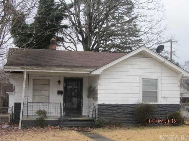 Great Investment property 3 Bedrooms Open Floor Plan 1 Upstairs Loft please Text listing agent for showings 501-993-5048