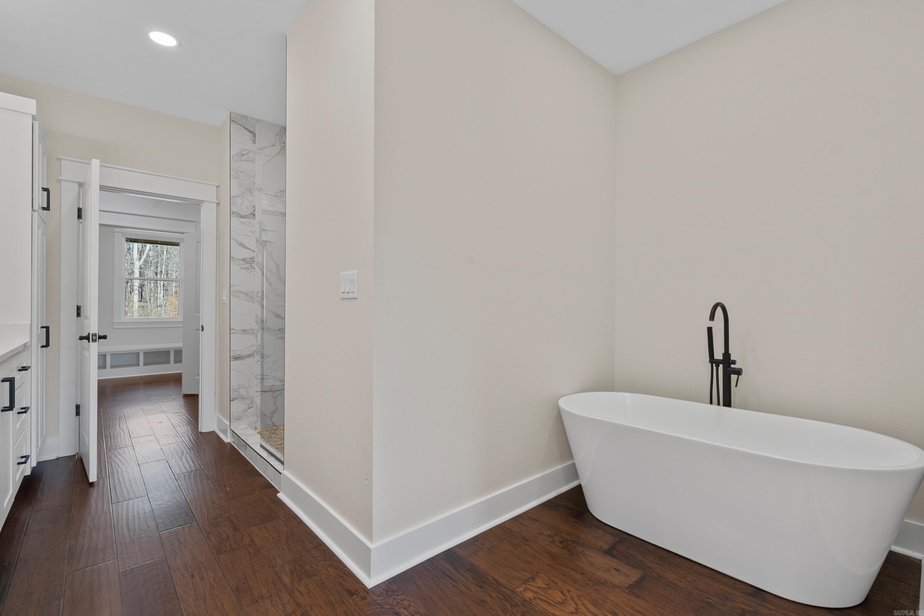 ROLLING MANOR - Residential