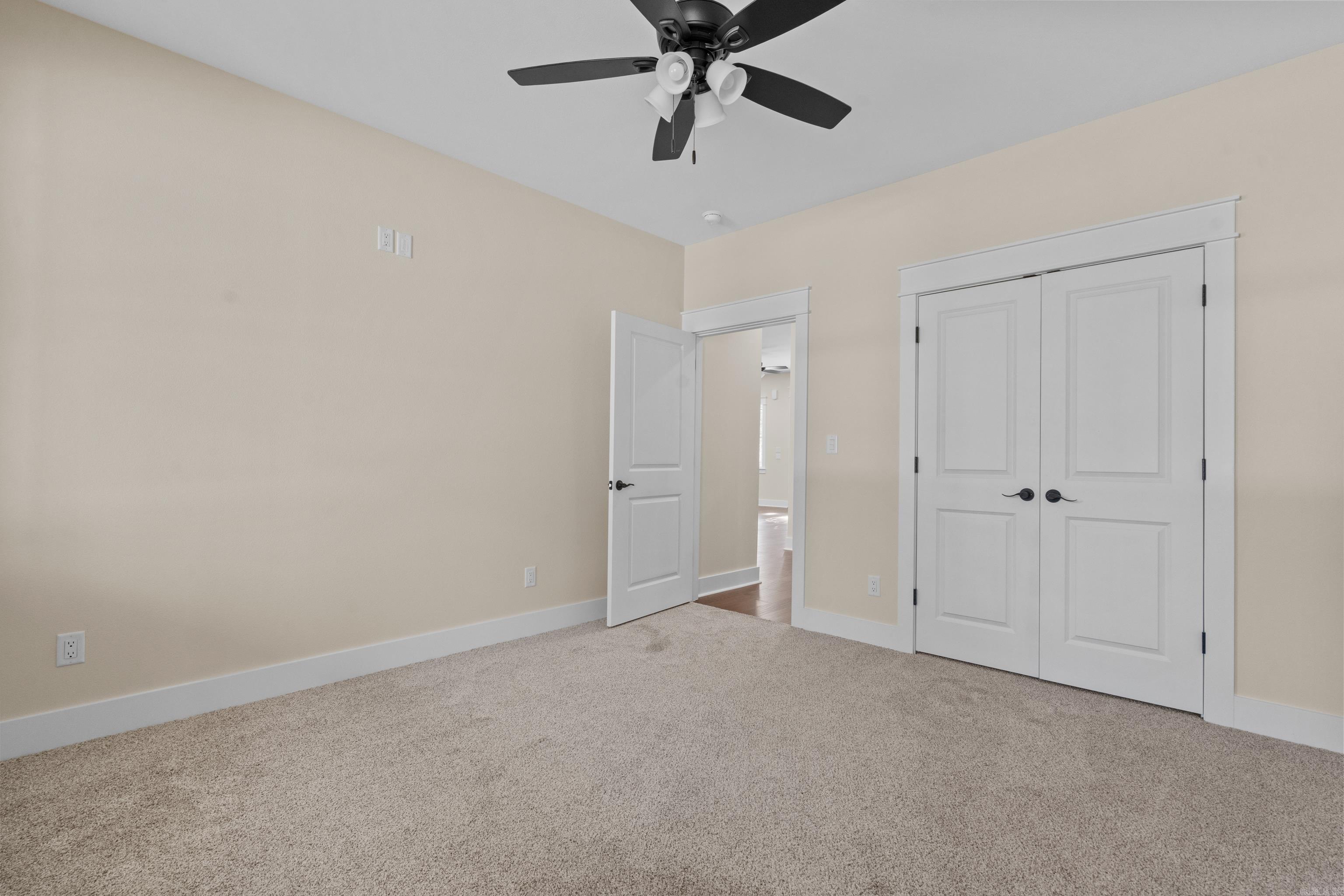 ROLLING MANOR - Residential