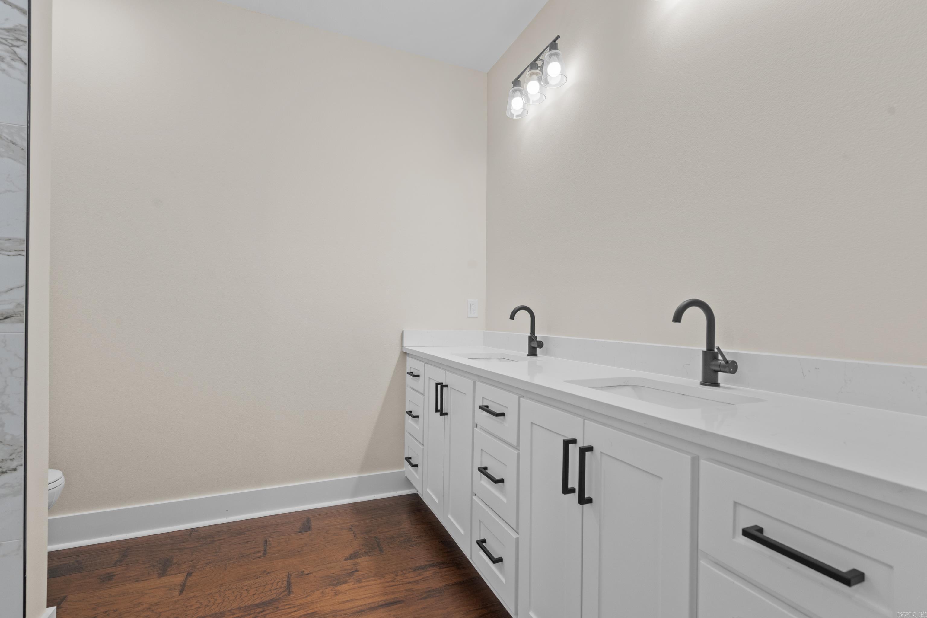 ROLLING MANOR - Residential