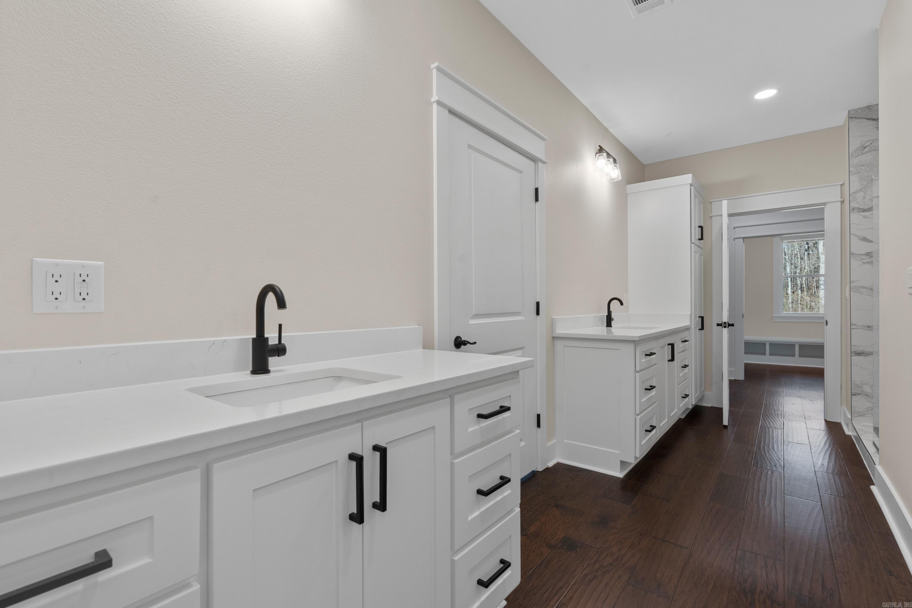 ROLLING MANOR - Residential