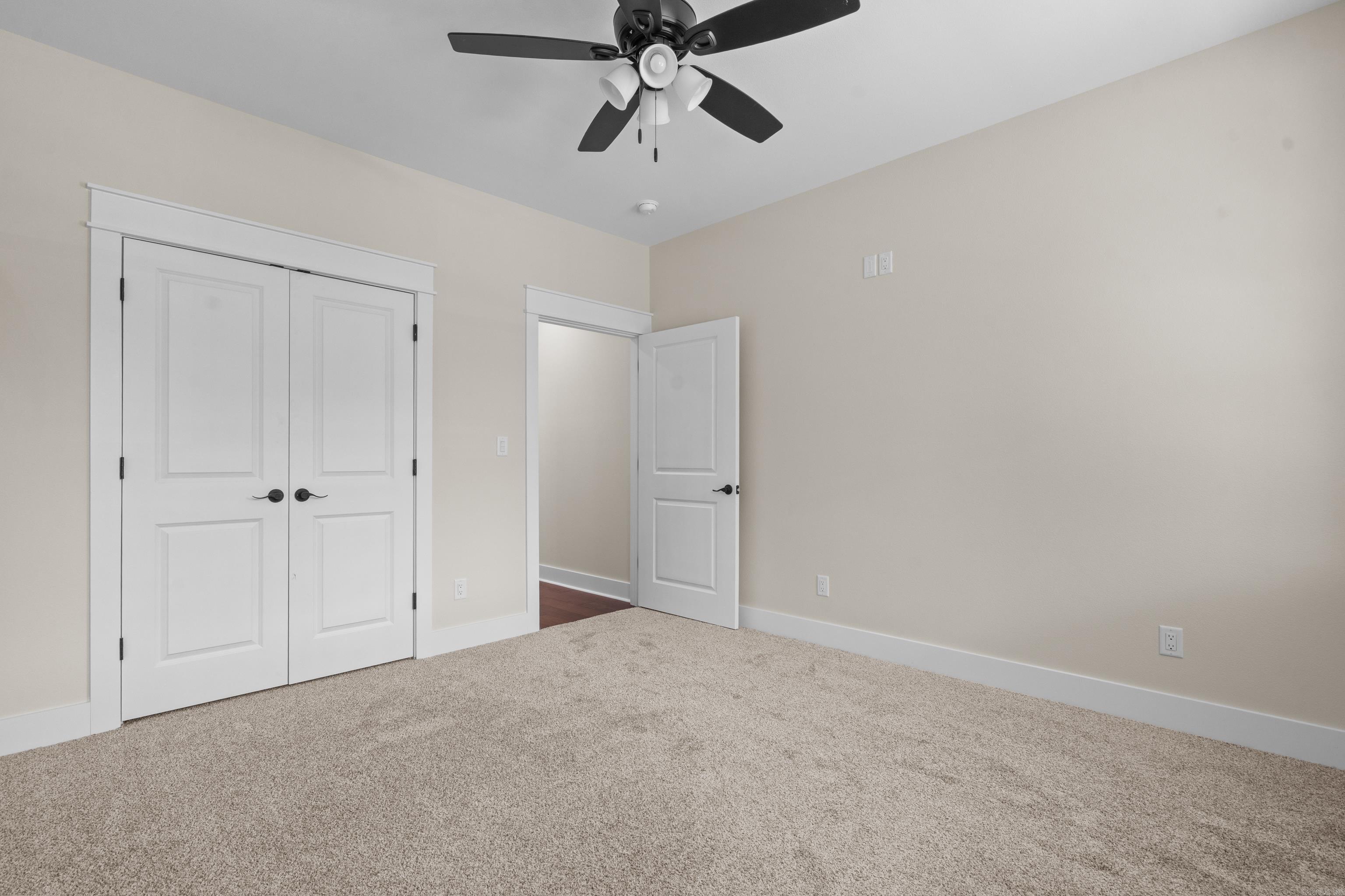 ROLLING MANOR - Residential