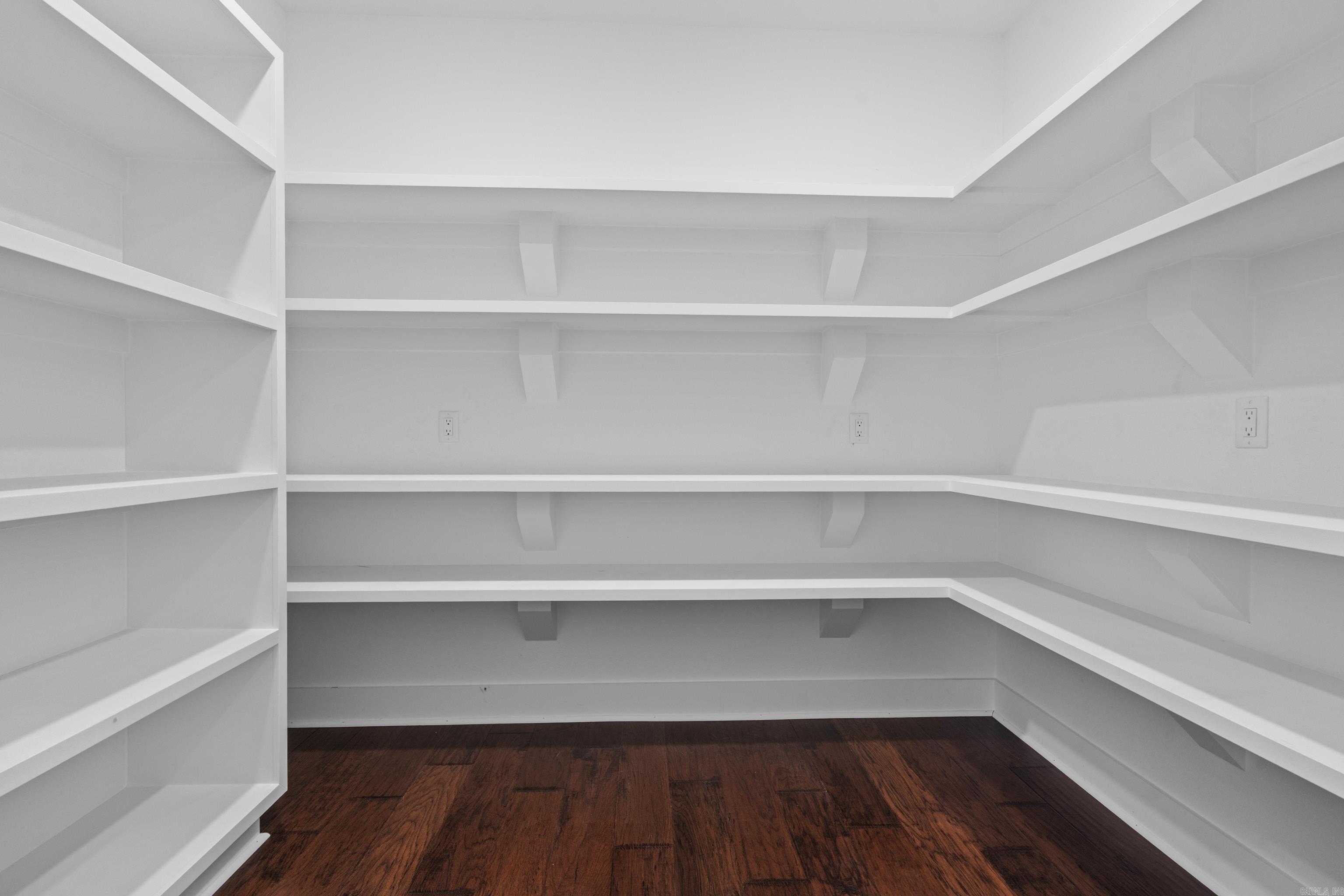 ROLLING MANOR - Residential