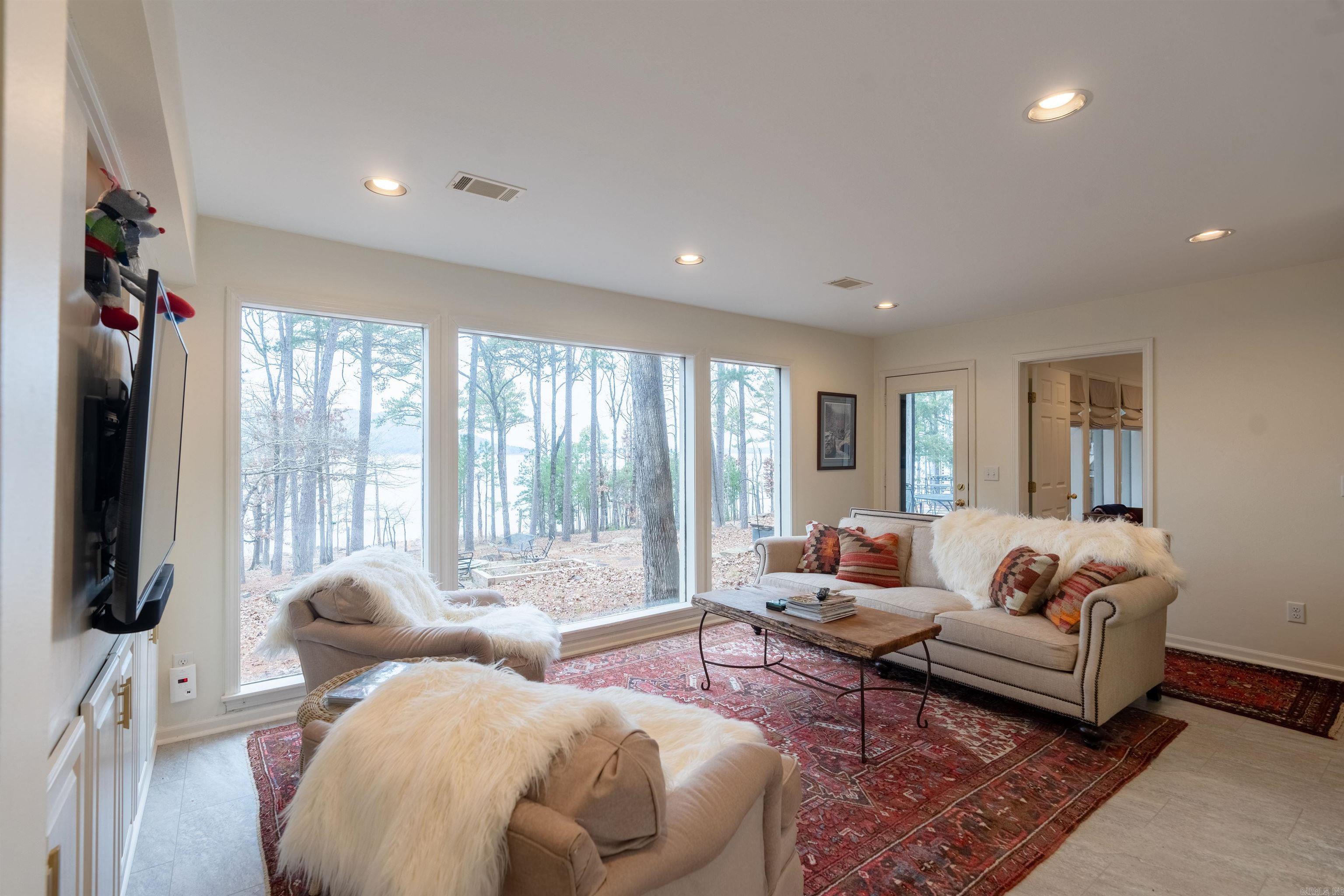 EI: ROND POINT - Residential