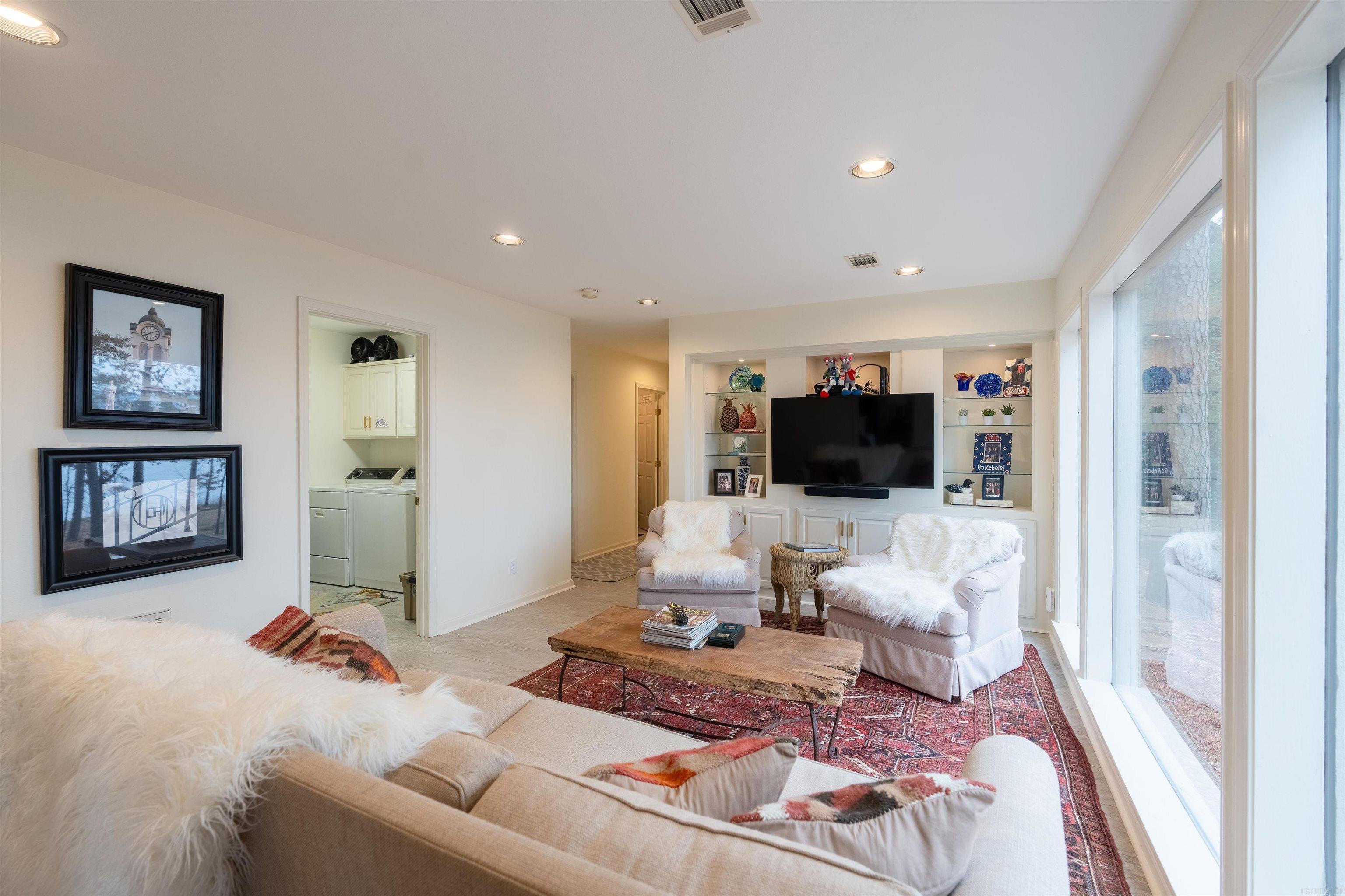 EI: ROND POINT - Residential