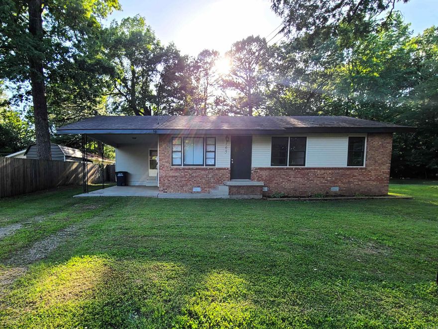 165 S 12th Ave in Piggott, AR is a cozy 1092 sq ft, 3BR, 1BA newly remodeled home sitting on 170'x150' (.38 acre) lot.