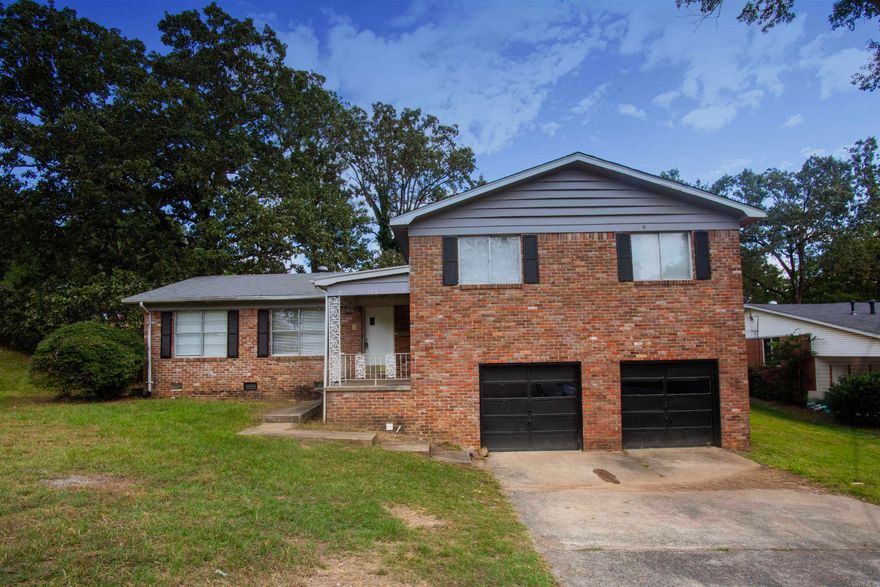 Beautiful home in the mid-town area of Little Rock. This 4bd/2ba home has lots of space through out! Great Location! Easy access to Park Plaza Mall, Target, Starbucks, and St Vincent Hospital. This property is managed by Hoffman Team so beware of scammers - we will never ask you to Cashapp us money. The lease for this property is for 18 months to 2 years with a 3% increase after the first year. Income must be 3x the amount of rent. Deposit, first month’s rent, and the $50 administration fee due before move in. This property does not accept section 8.