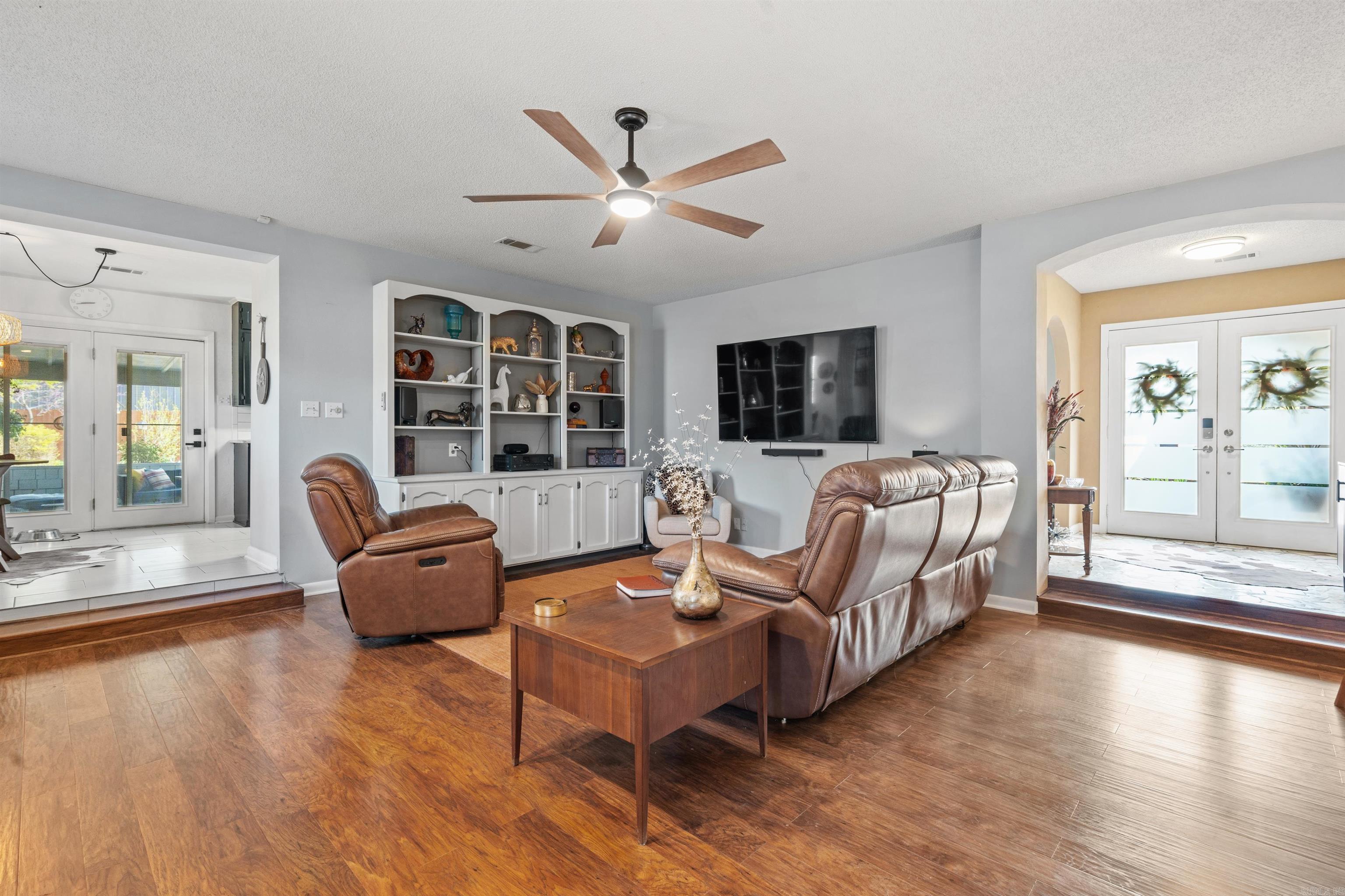 BEVERLY HILLS - Residential