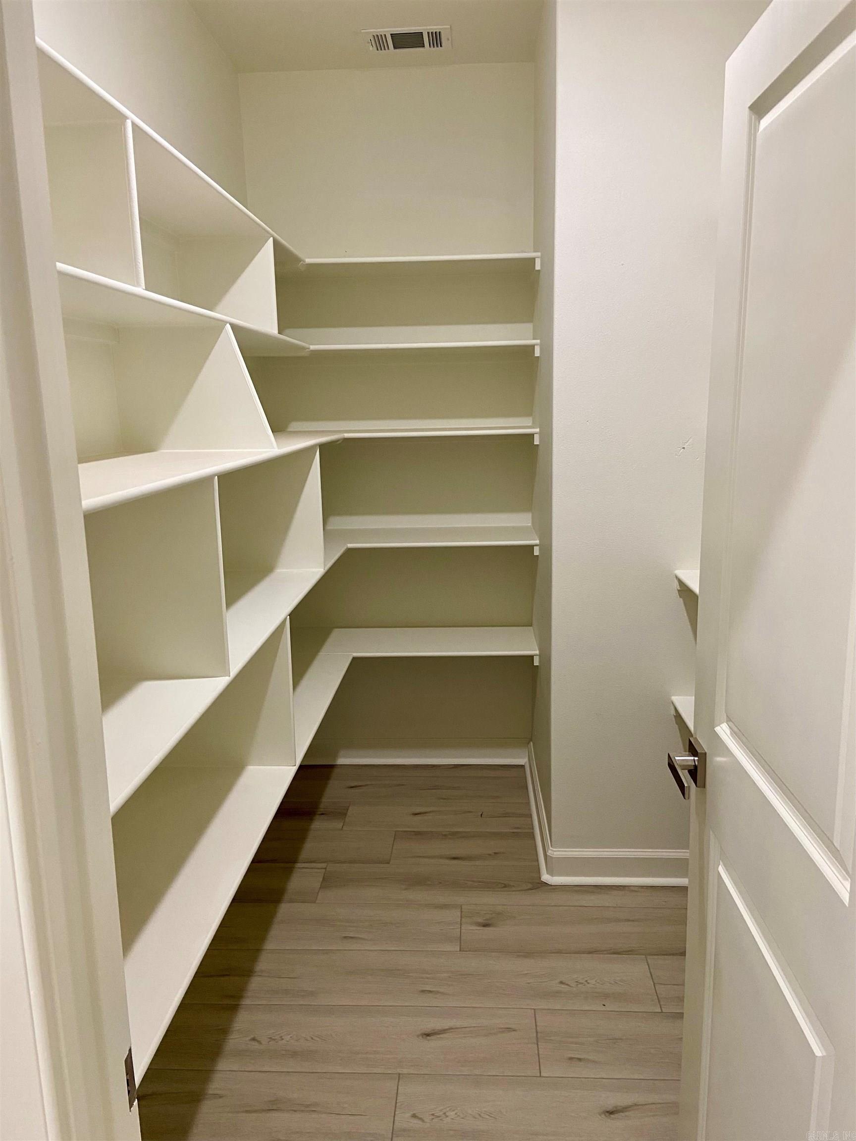 EDGEWATER - Residential