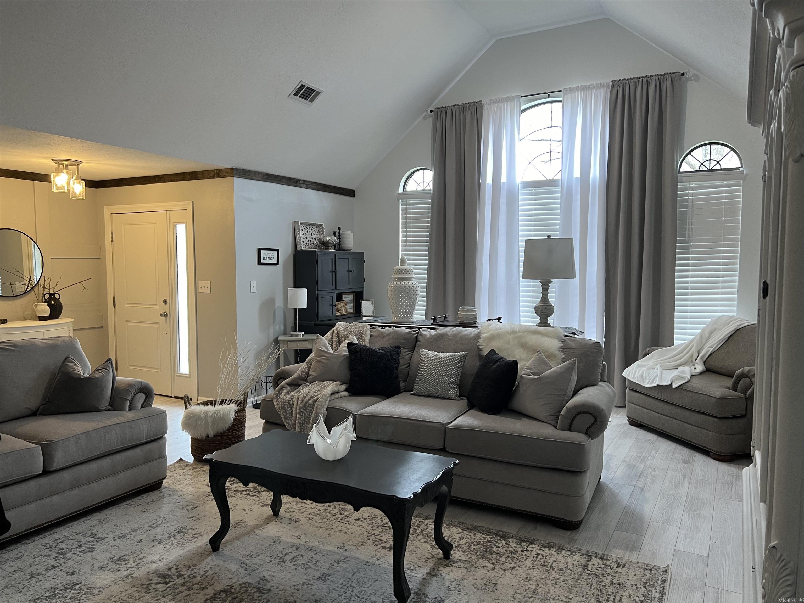 BELLE MEADE - Residential