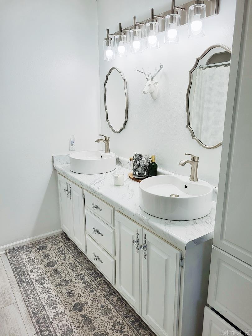 BELLE MEADE - Residential