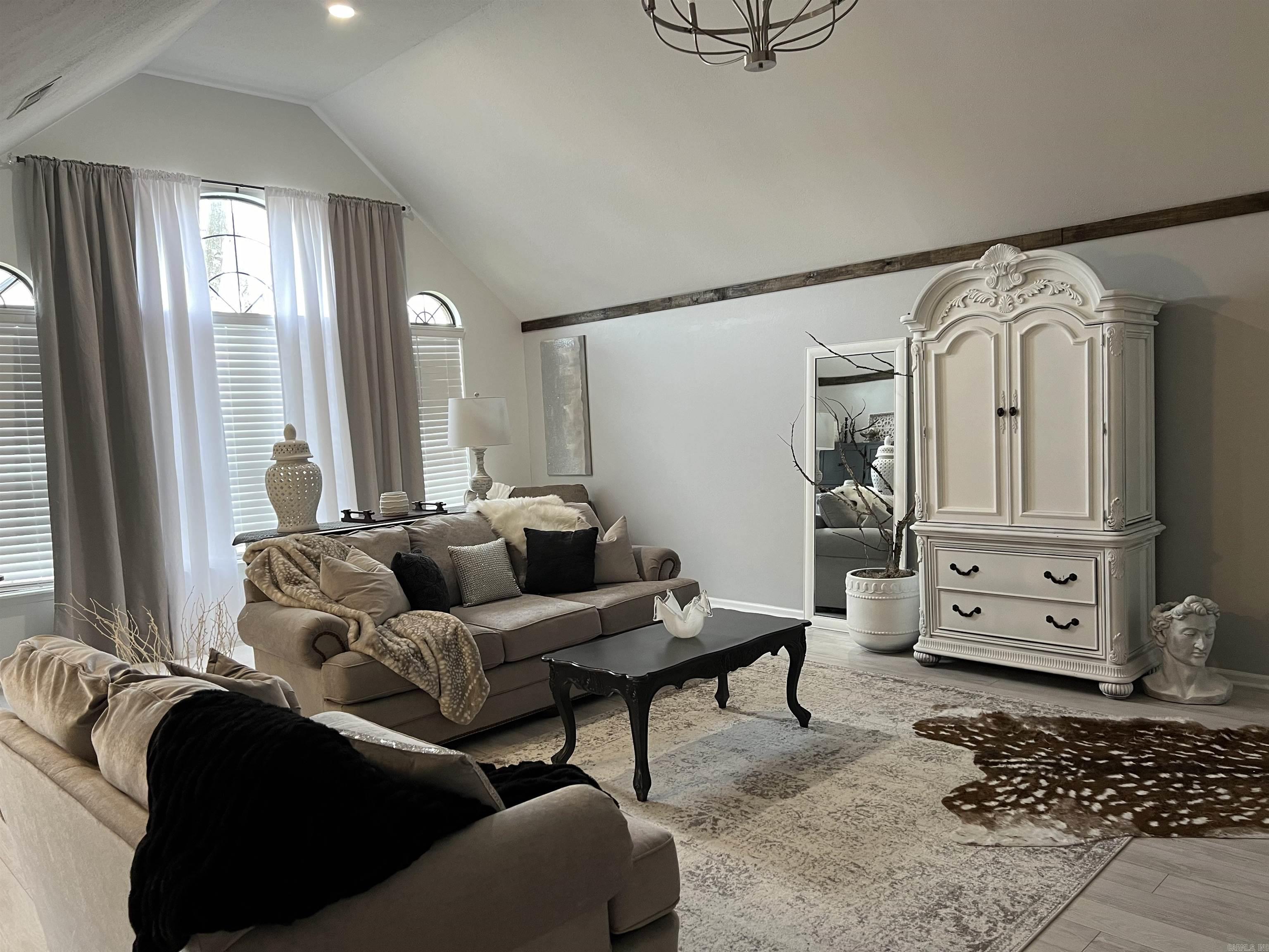 BELLE MEADE - Residential