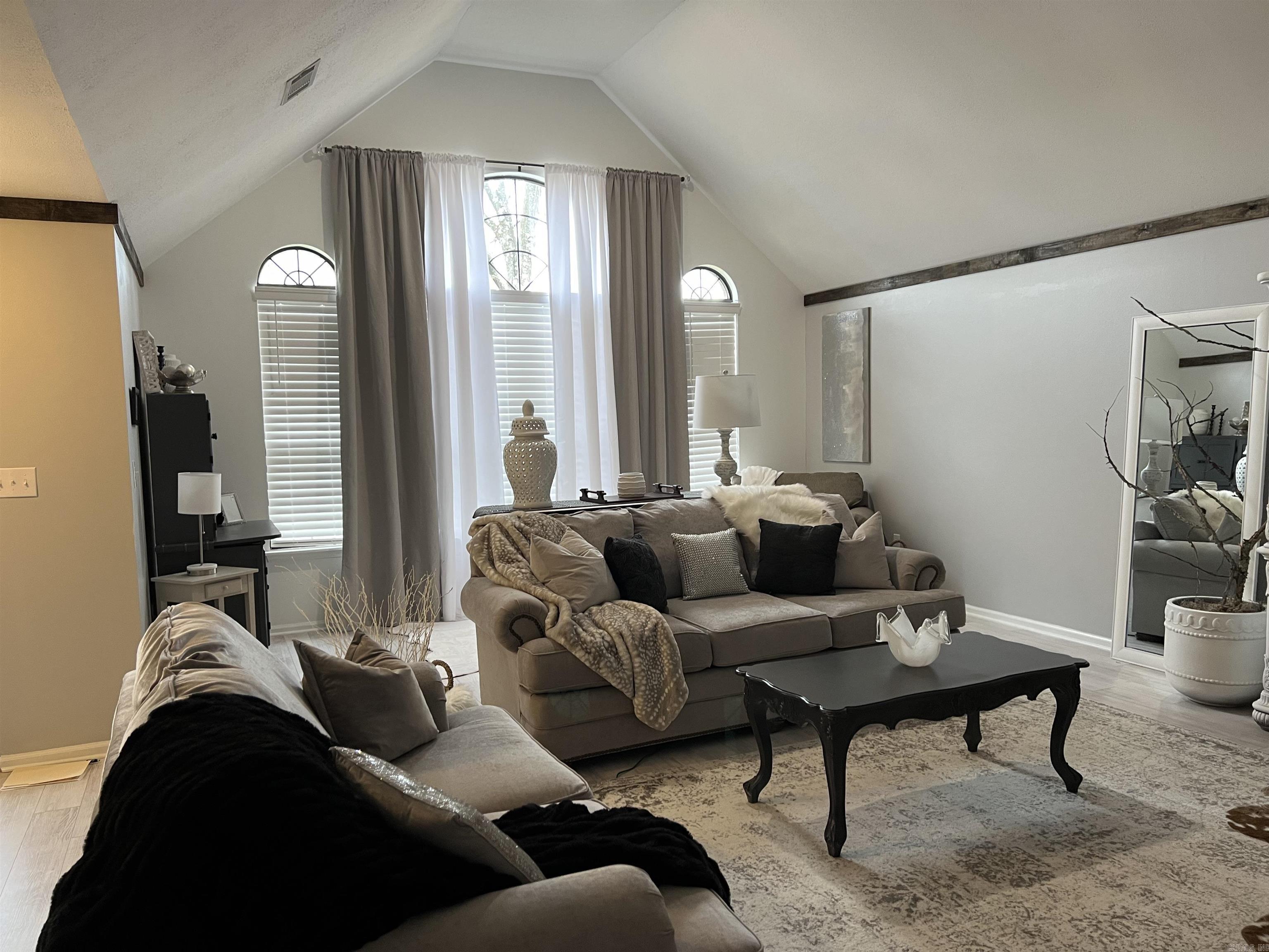 BELLE MEADE - Residential