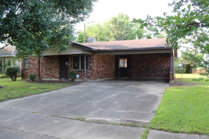 Nice 3 bedroom at end of street in quiet subdivision.