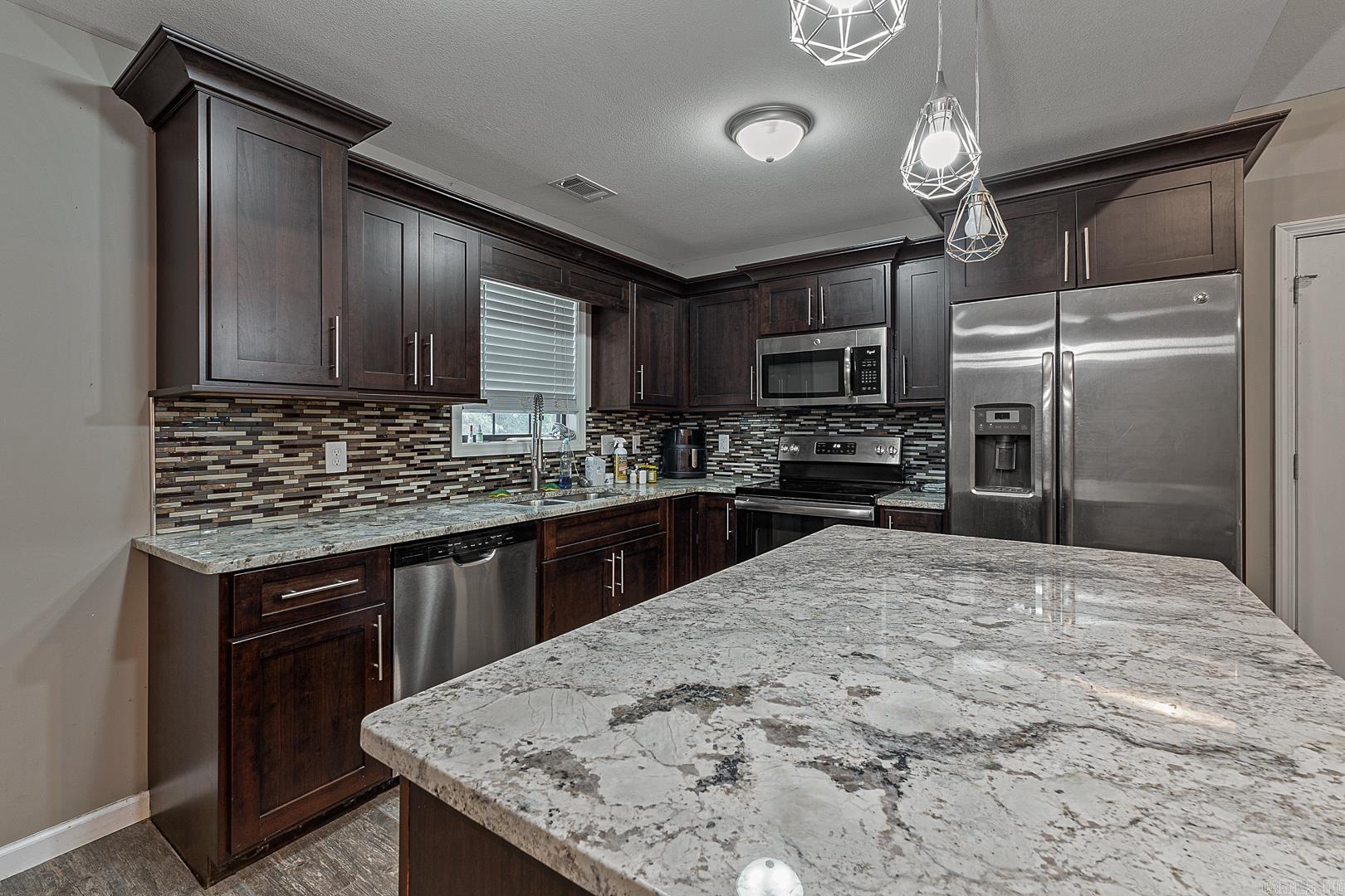 DONLEE RIDGE - Residential