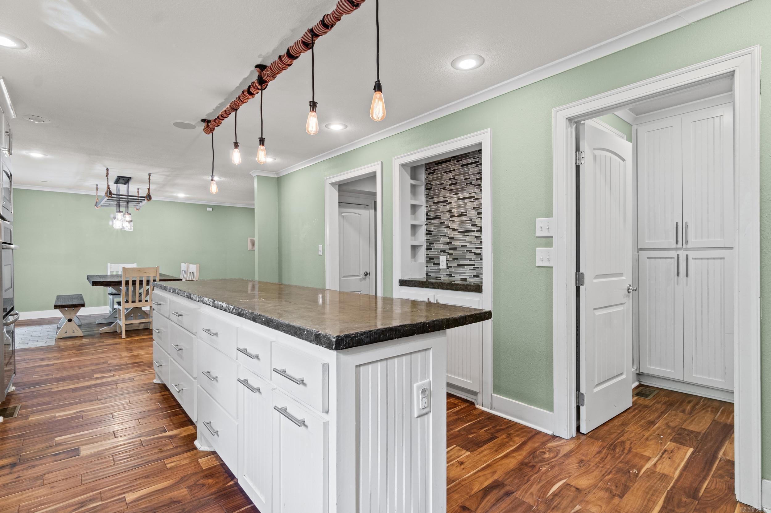 SMOKING OAKS ADD - Residential