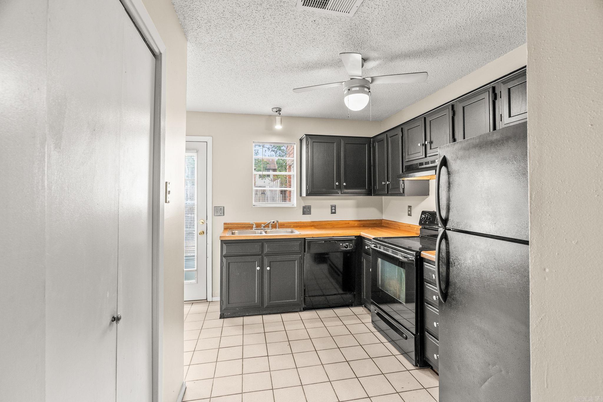 Oak Crest Manor Townhomes - Residential Lease