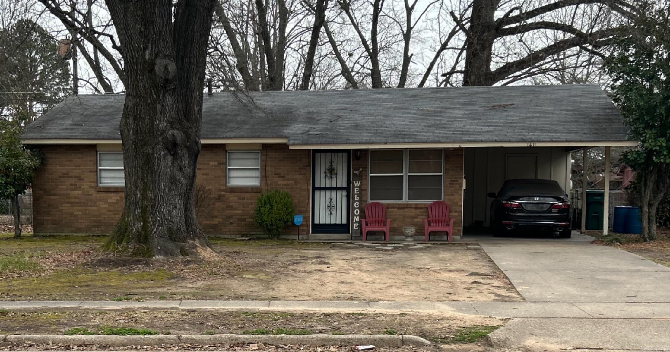 This 3 bedroom 1 bath home is ready for a first time home buyer or will make a great investment property. Very well maintained home with large fenced in backyard. Newer HVAC condenser. Call for more details!