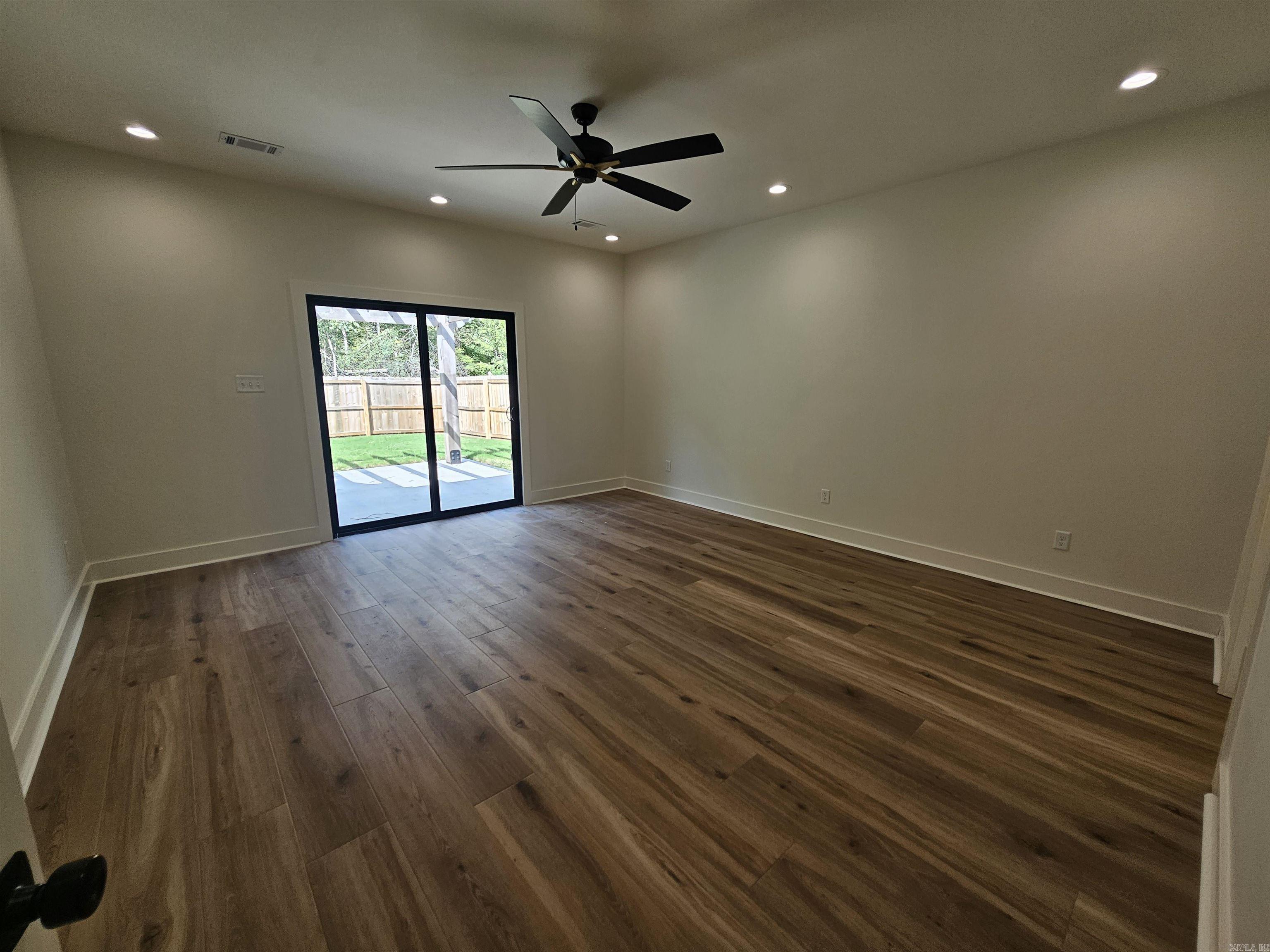 THE WOODS OF HURRICANE LAKE ESTA - Residential Lease