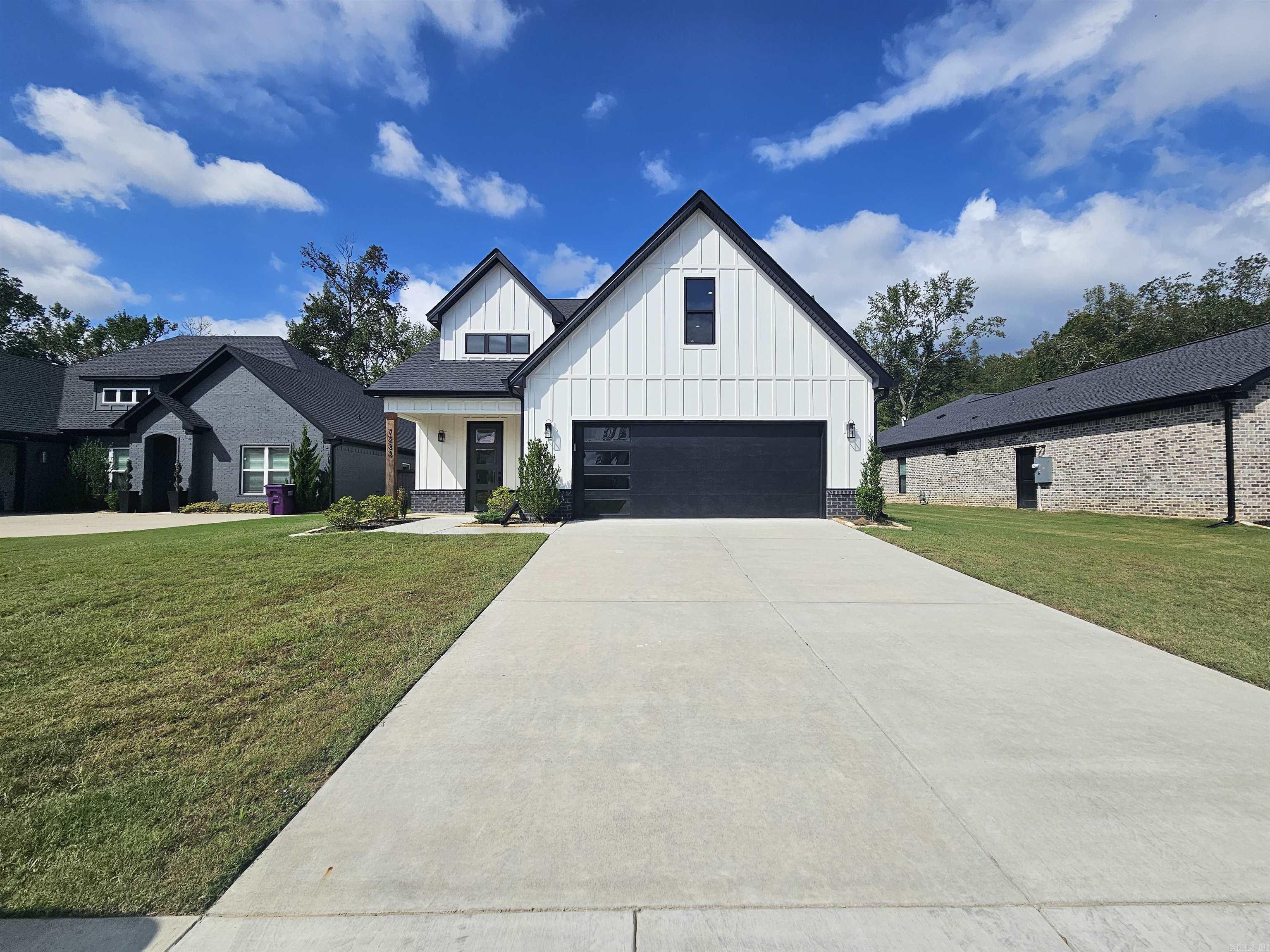 THE WOODS OF HURRICANE LAKE ESTA - Residential Lease