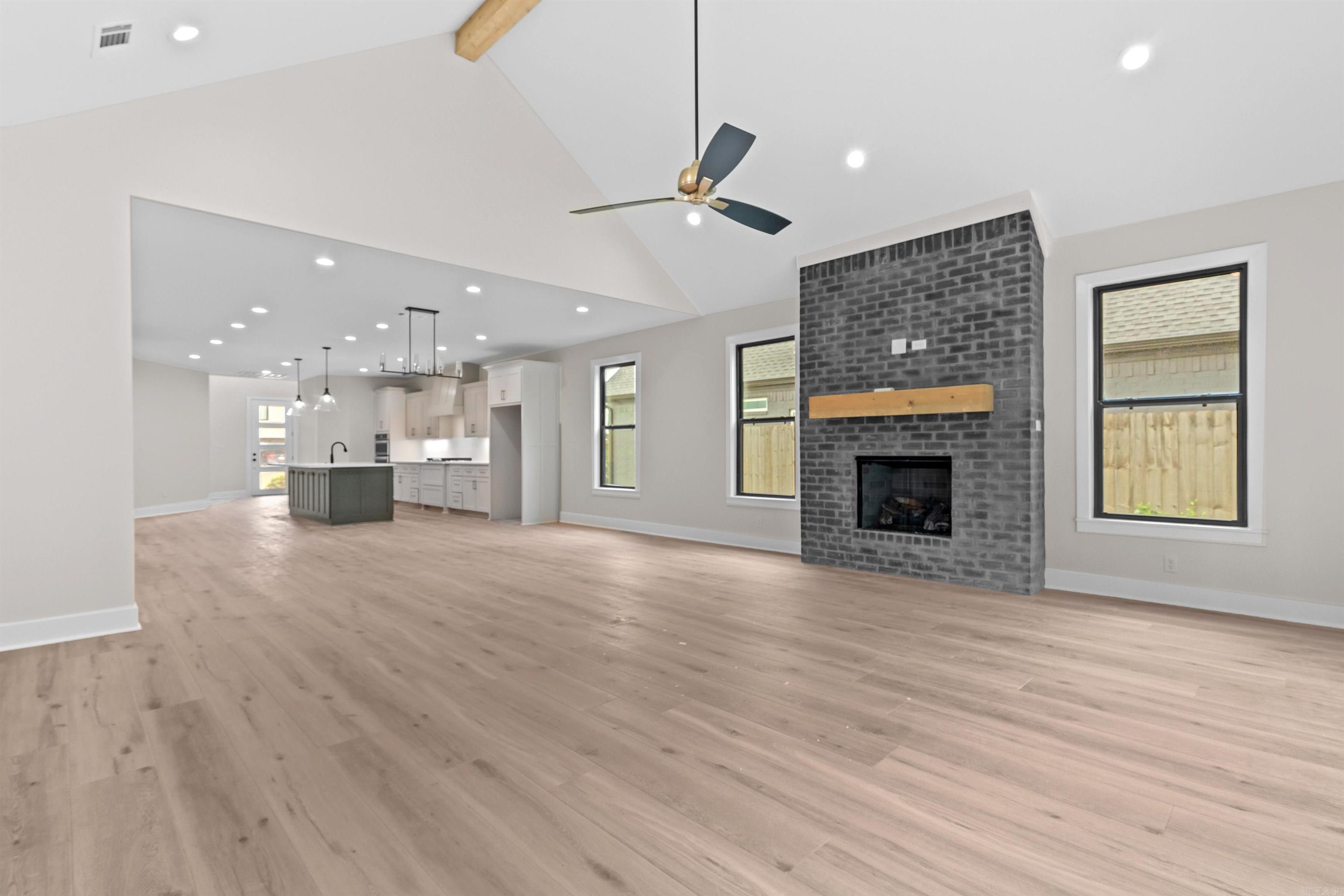 THE WOODS OF HURRICANE LAKE ESTA - Residential Lease