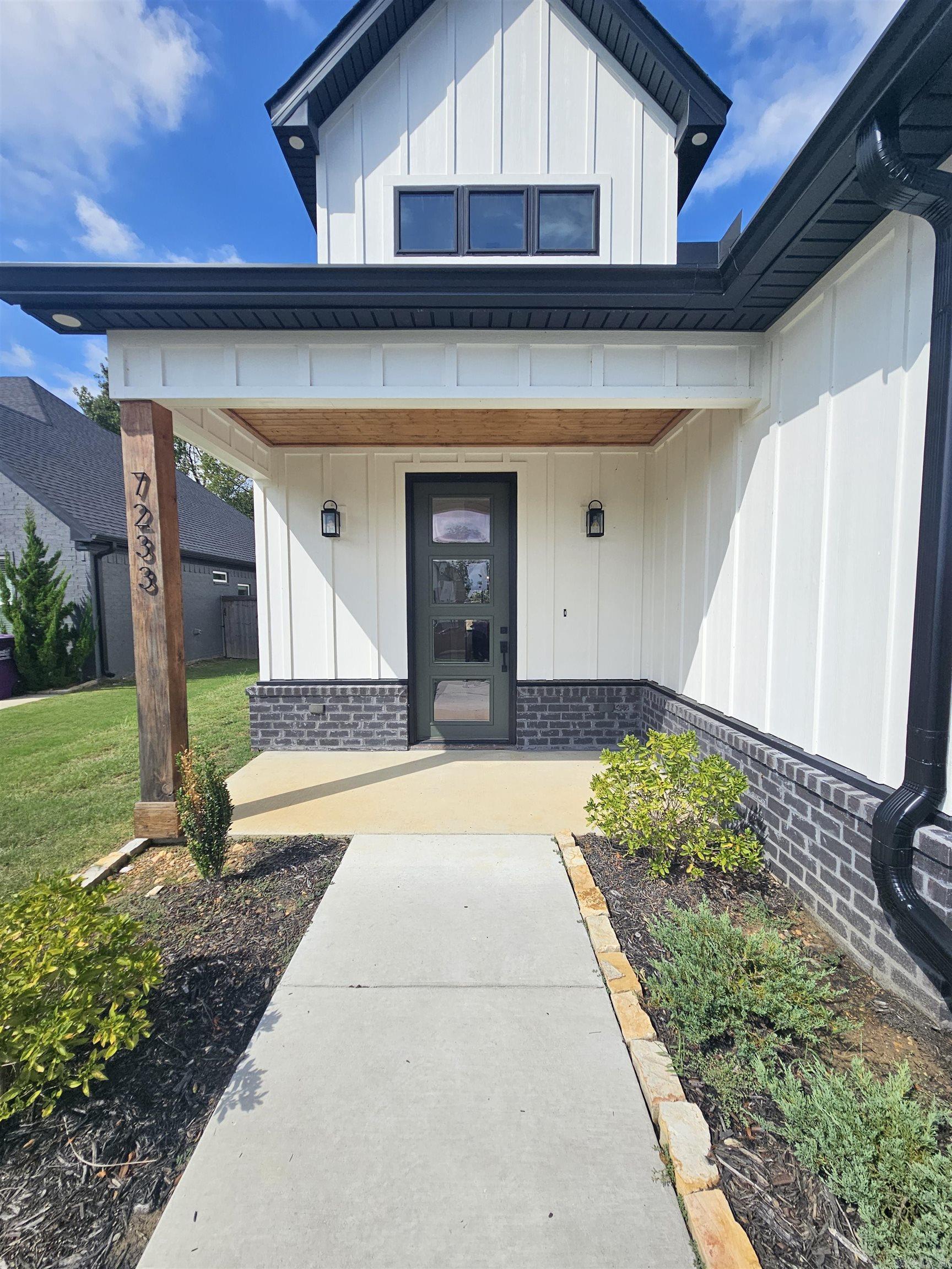 THE WOODS OF HURRICANE LAKE ESTA - Residential Lease