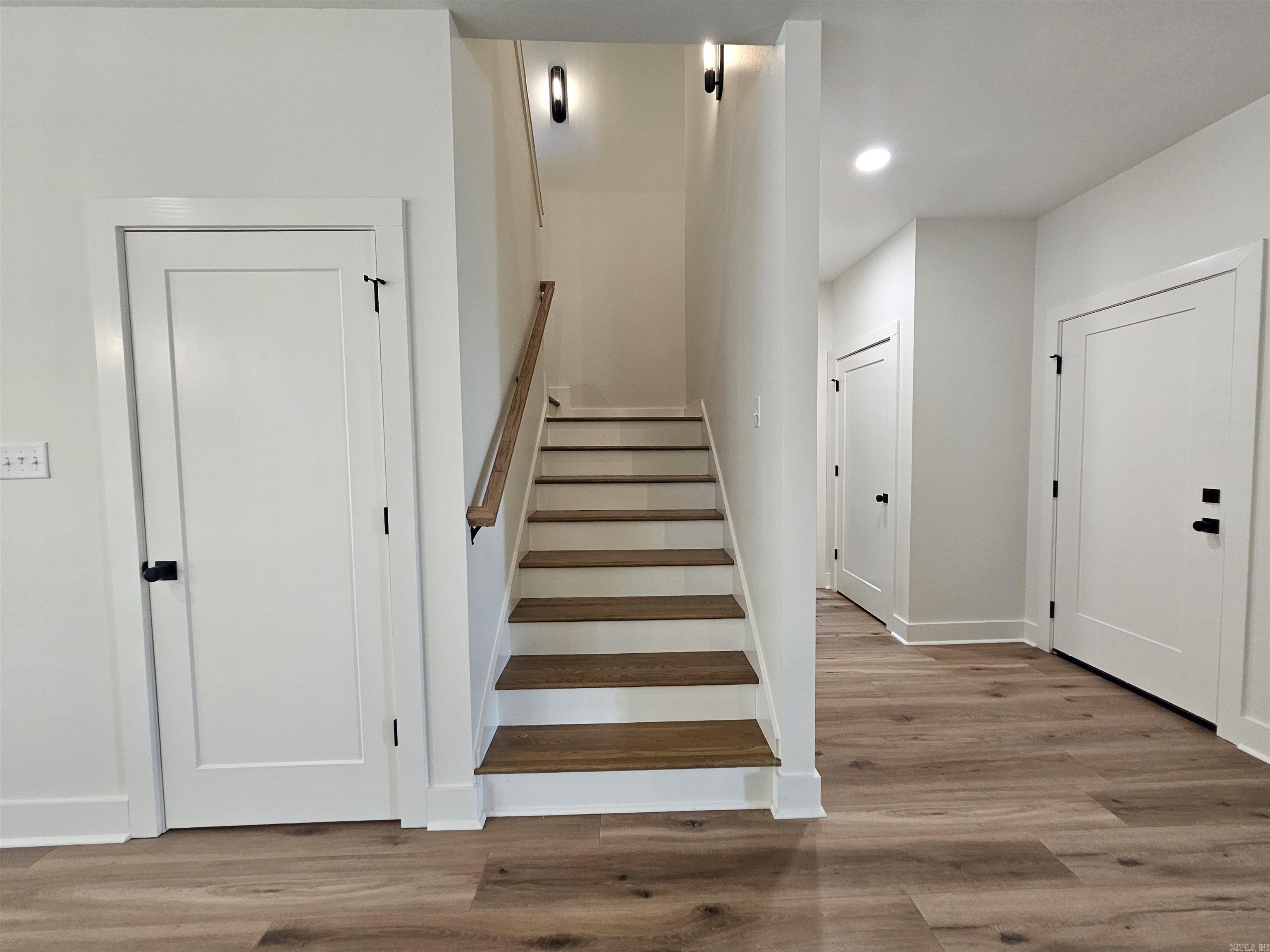 THE WOODS OF HURRICANE LAKE ESTA - Residential Lease