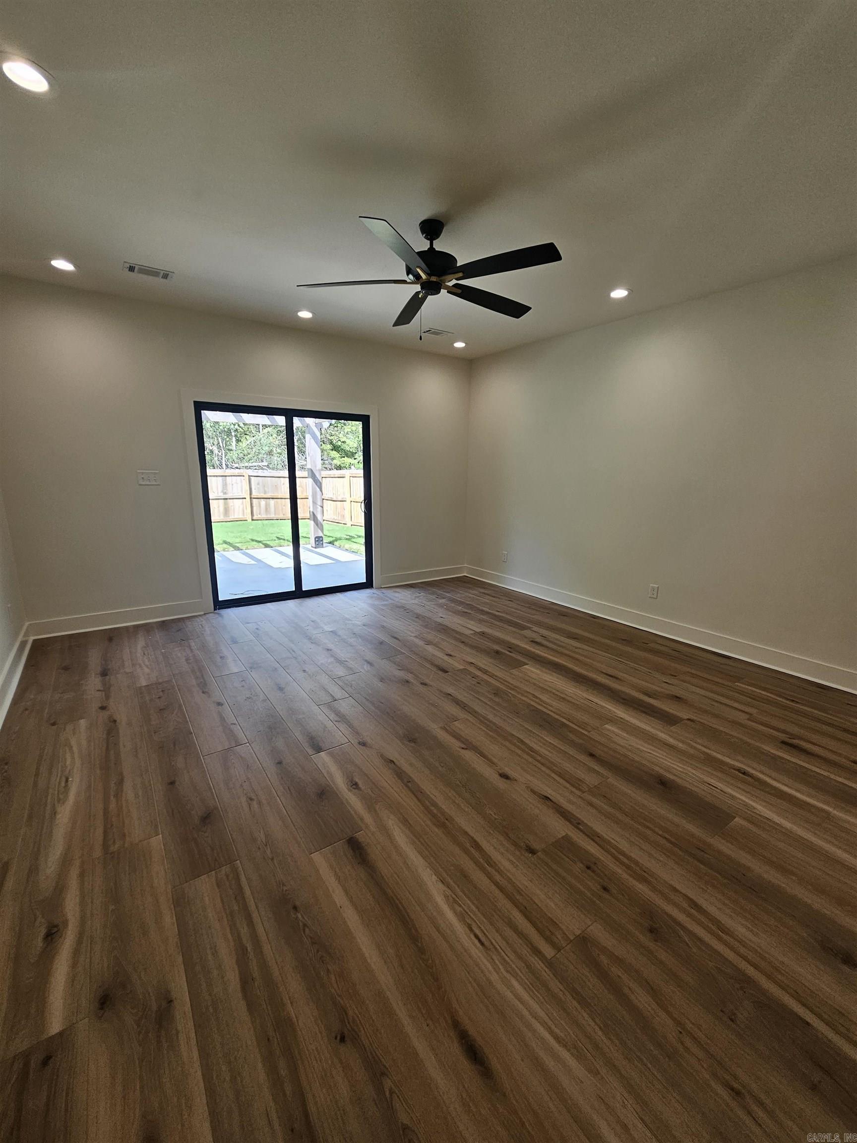 THE WOODS OF HURRICANE LAKE ESTA - Residential Lease