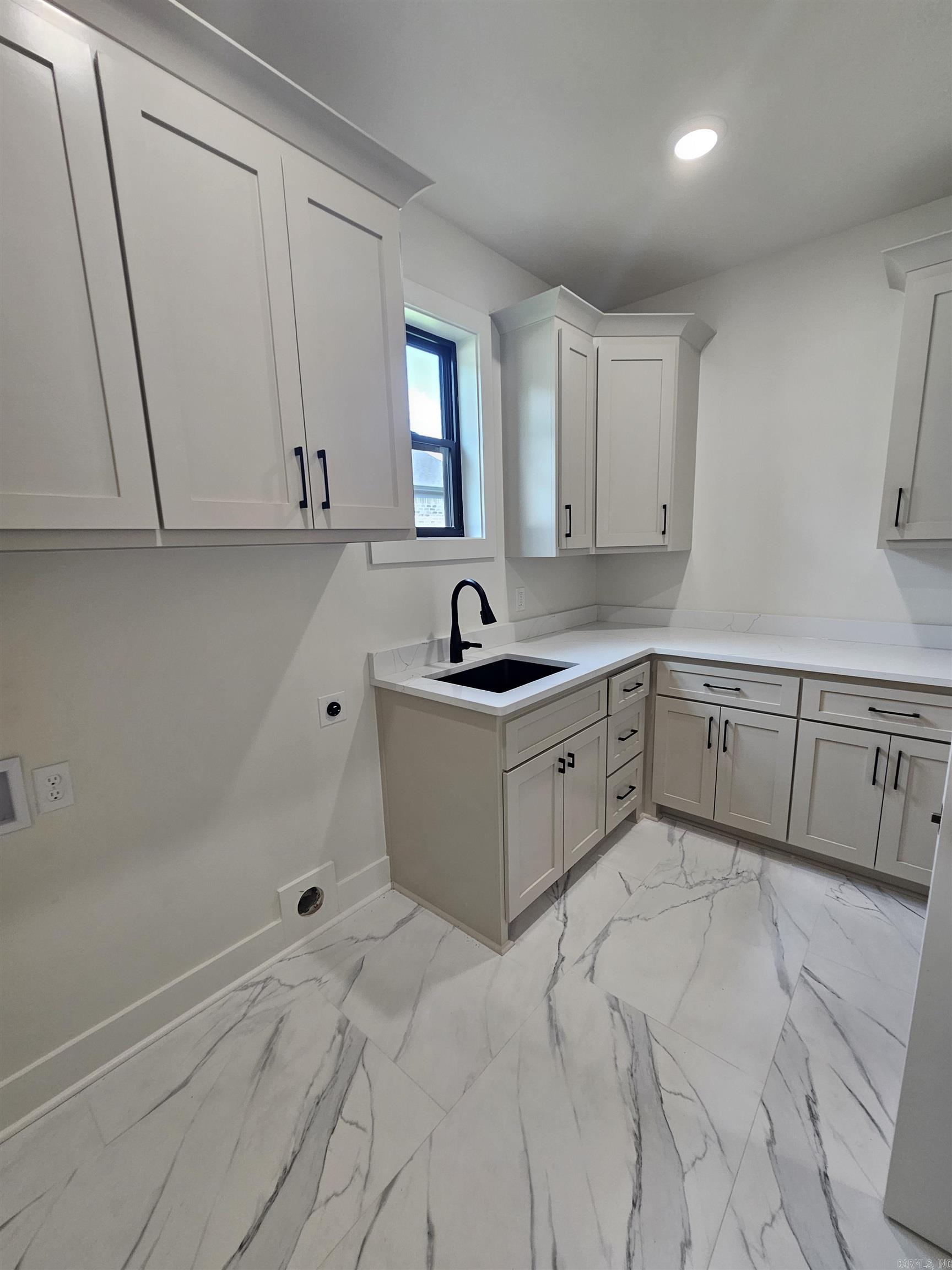 THE WOODS OF HURRICANE LAKE ESTA - Residential Lease