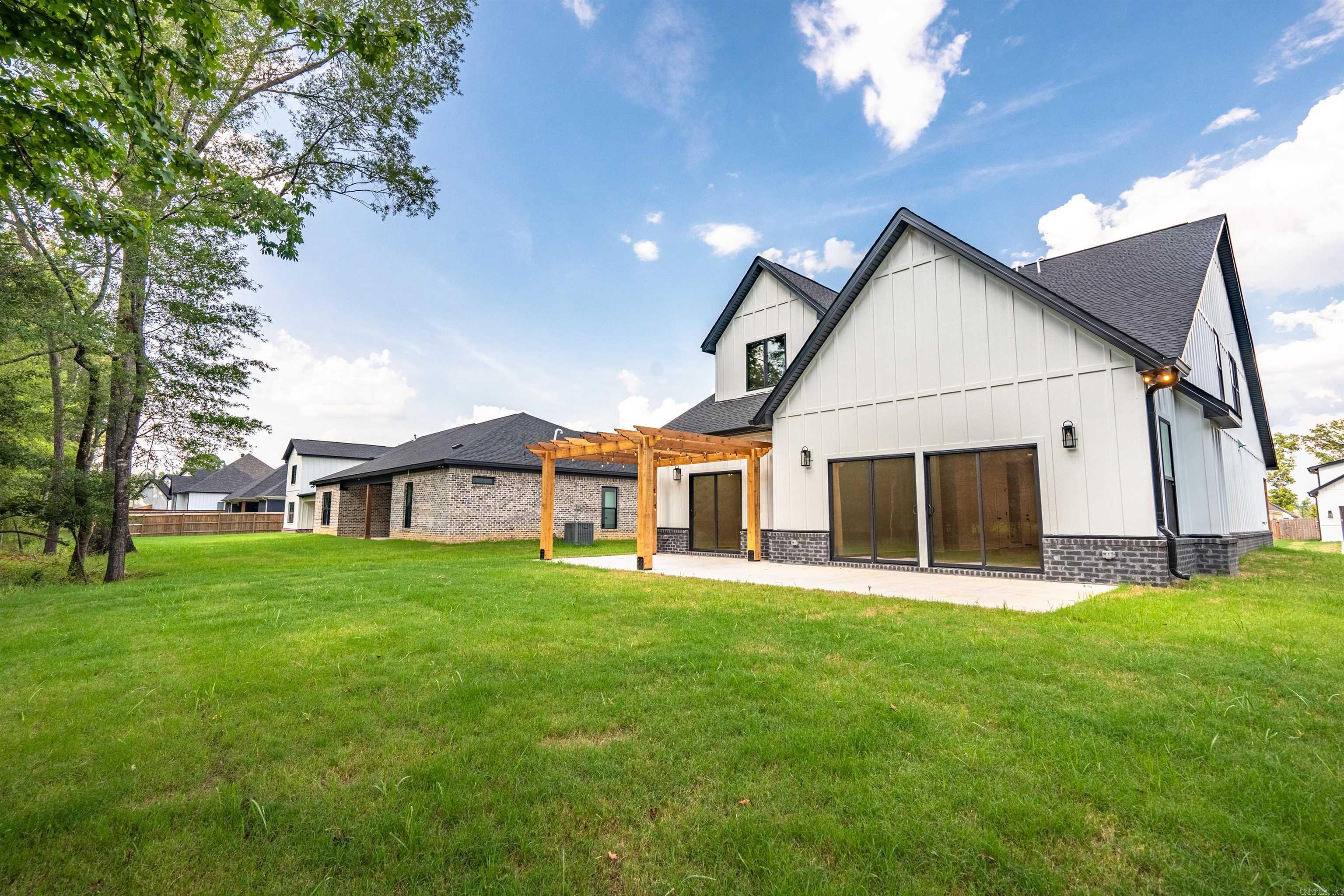 THE WOODS OF HURRICANE LAKE ESTA - Residential Lease