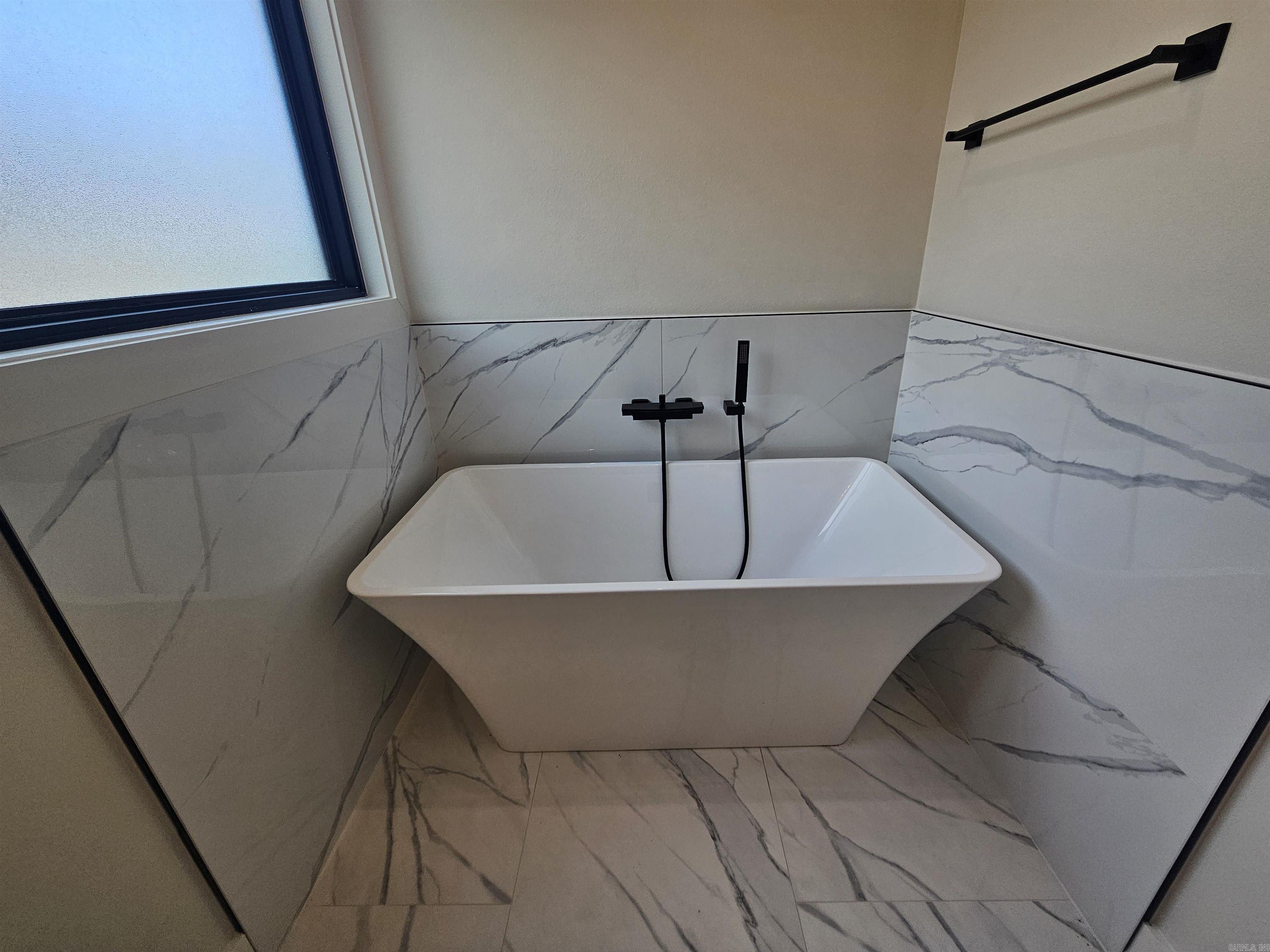 THE WOODS OF HURRICANE LAKE ESTA - Residential Lease