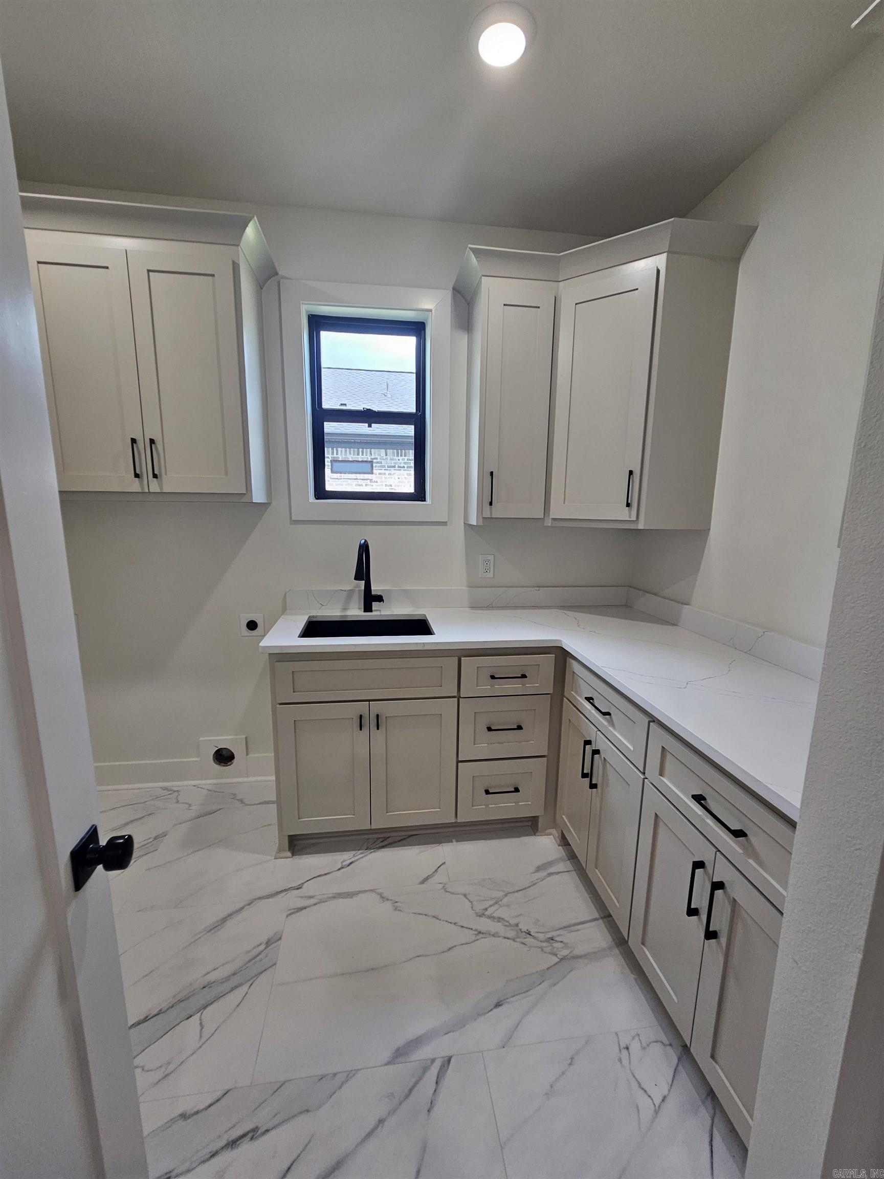 THE WOODS OF HURRICANE LAKE ESTA - Residential Lease