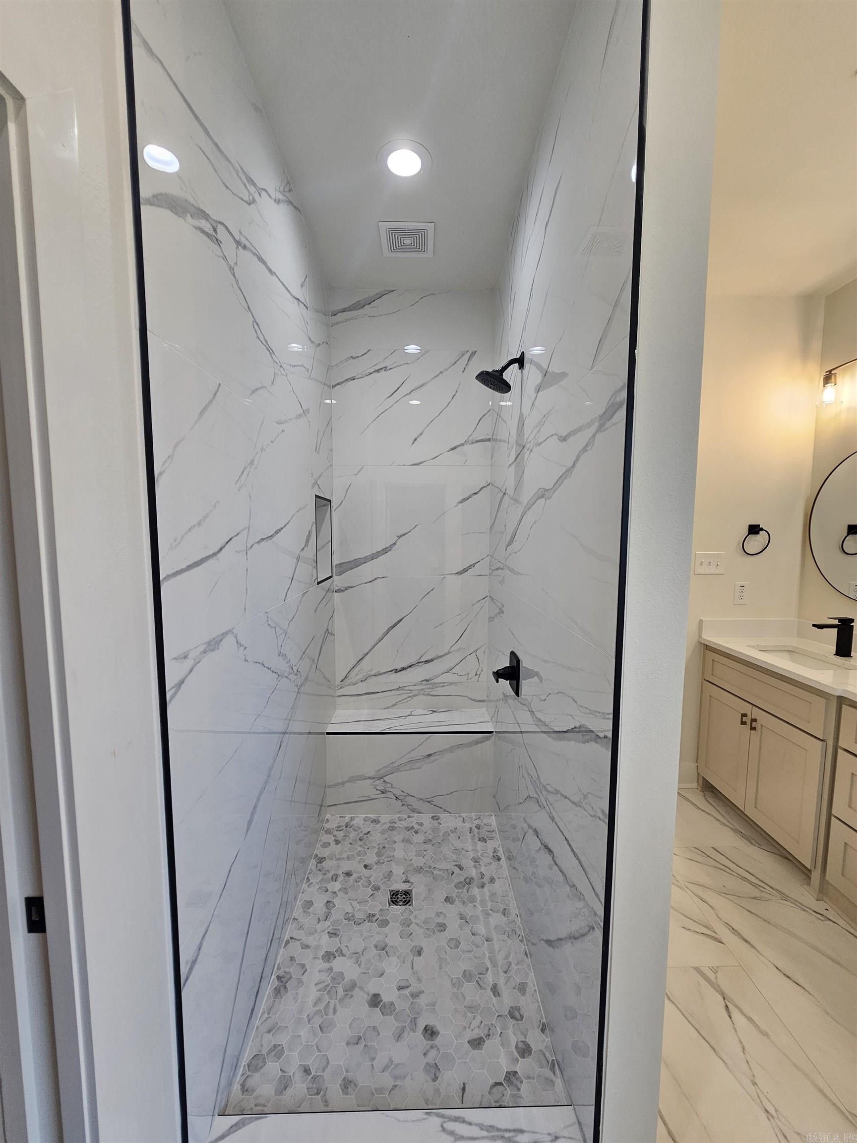 THE WOODS OF HURRICANE LAKE ESTA - Residential Lease