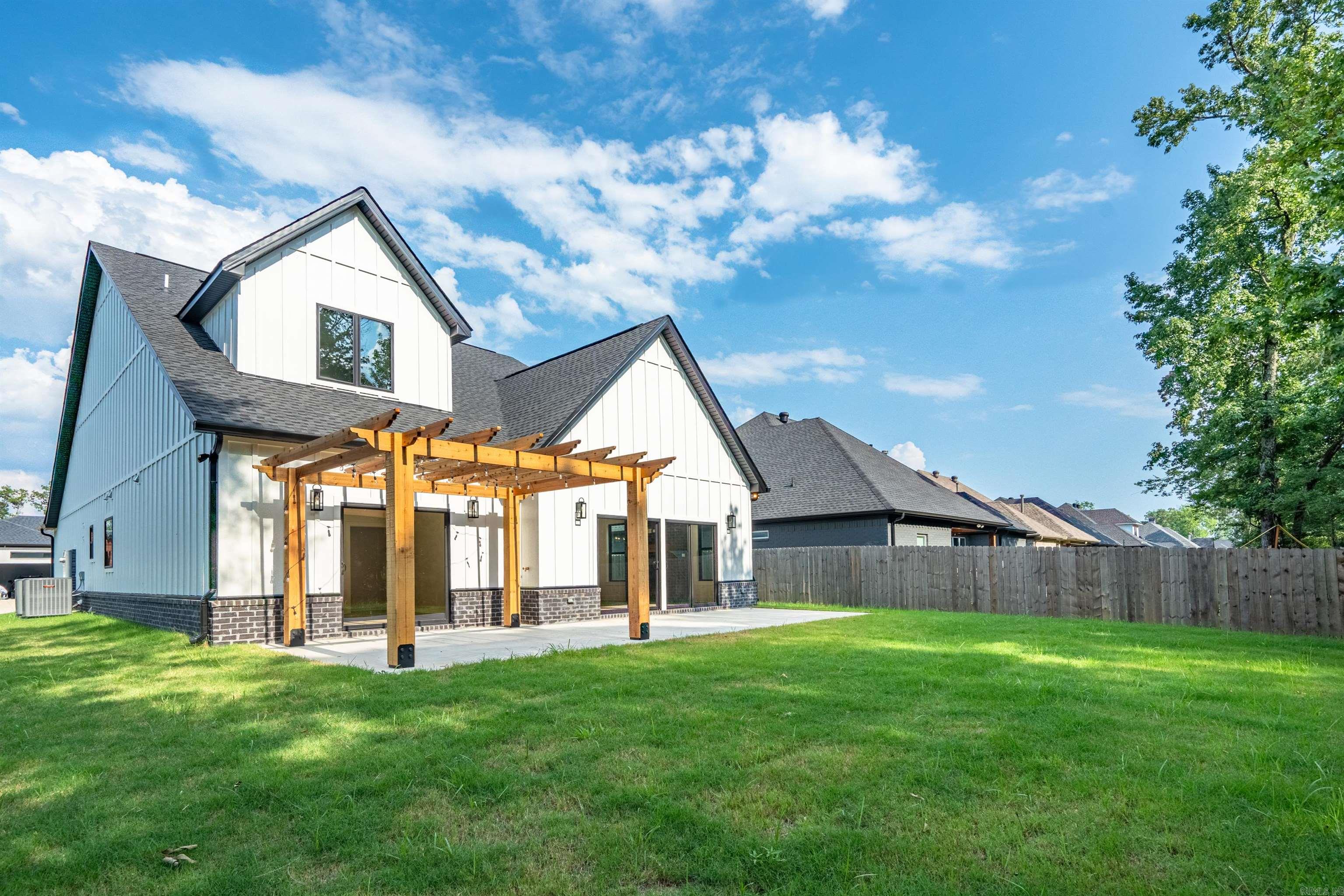 THE WOODS OF HURRICANE LAKE ESTA - Residential Lease